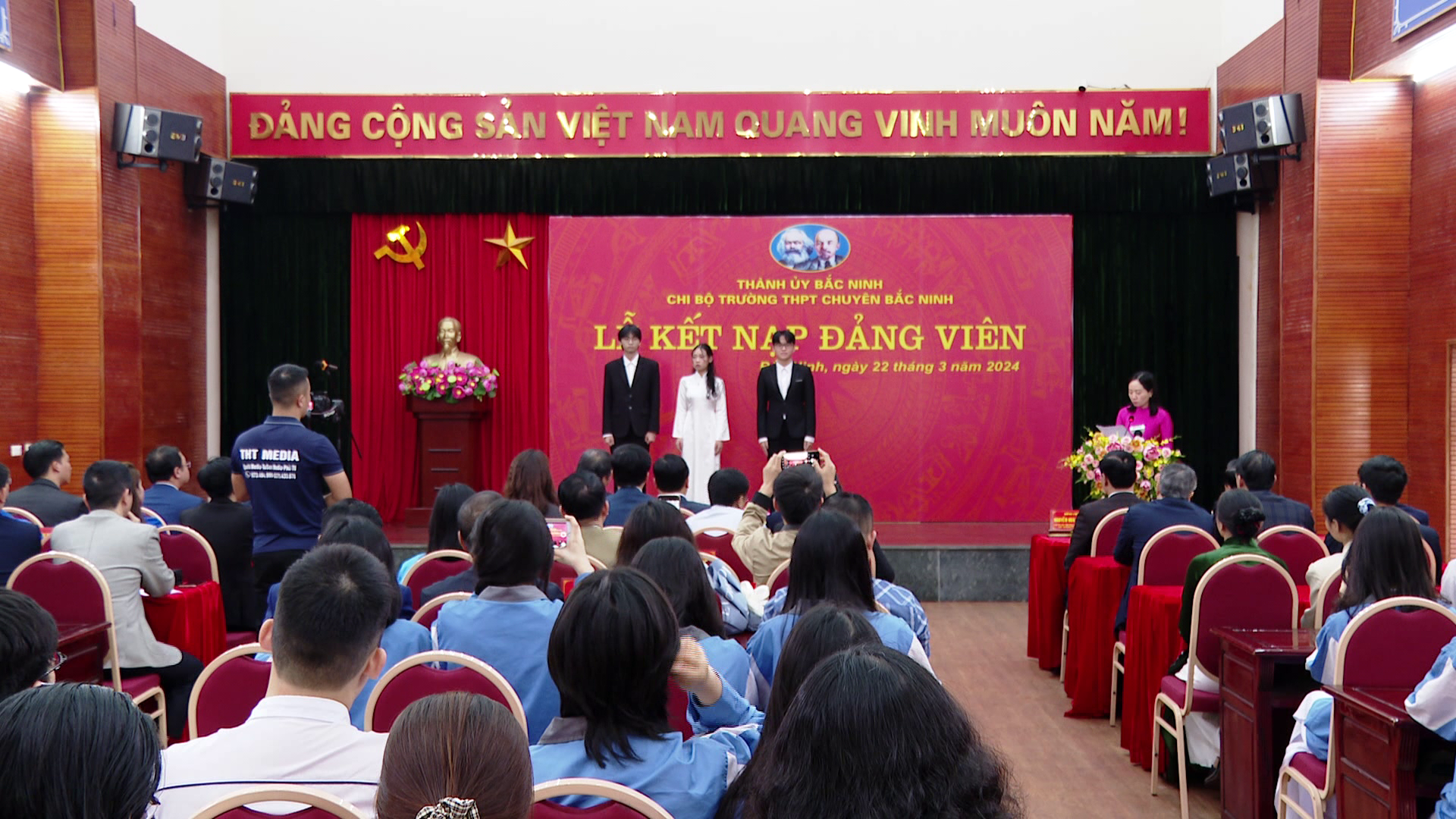 Bi_thu_du_ket_nap_dang_truong_chuyen(1)