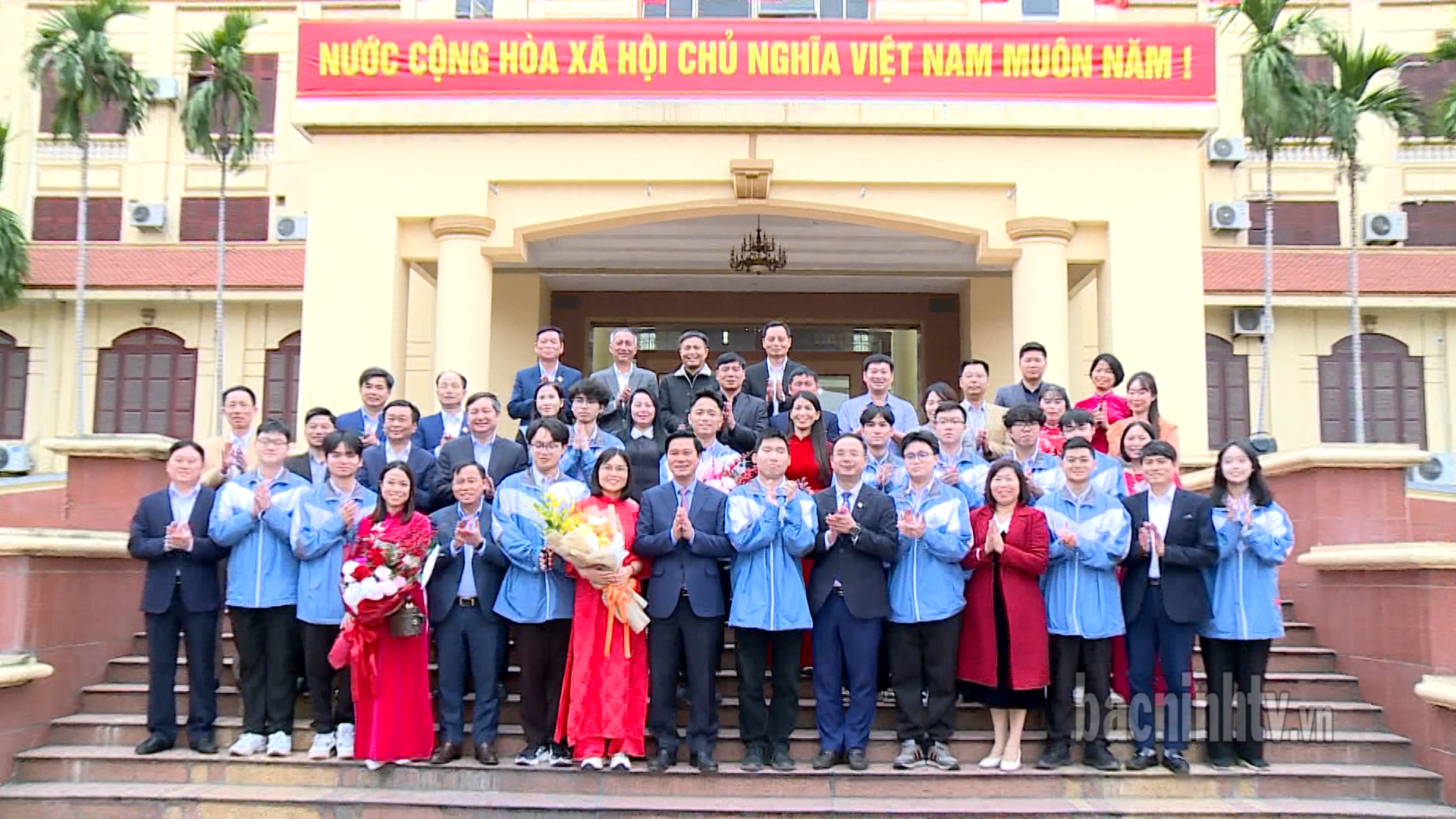 pct_chup_anh_thay_co_va_hs