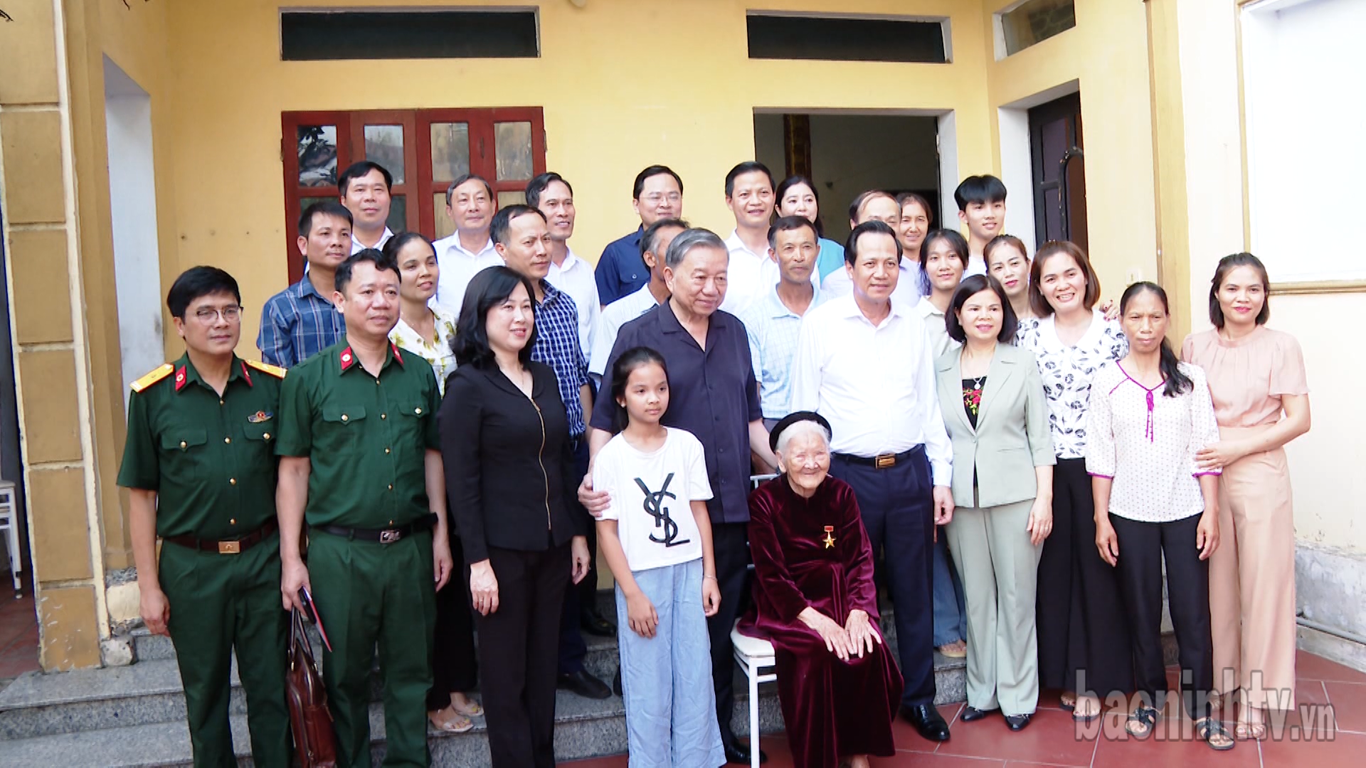 CTN_va_db_chup_anh_luu_voi_me_VNAH