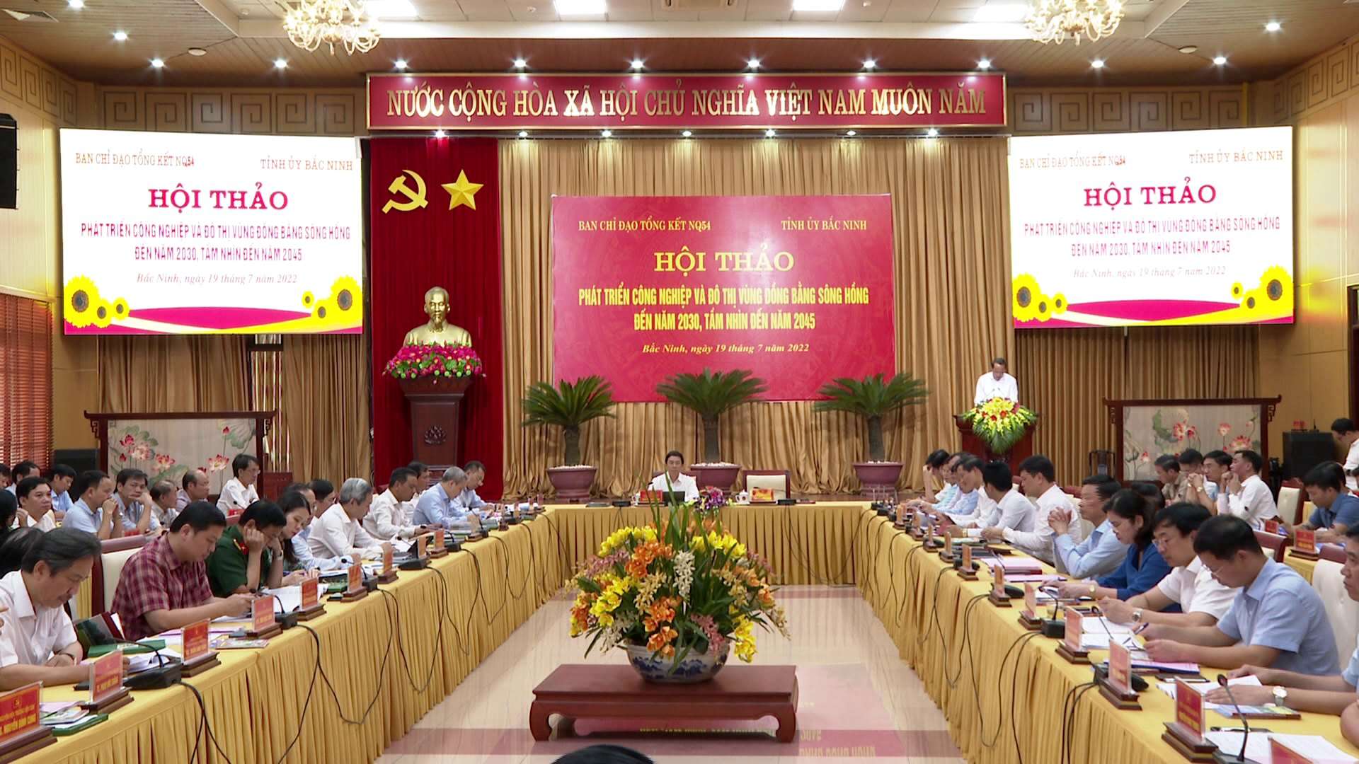 Hoi_thao_khoa_hoc_vung_Dong_bang_song_hong(1)