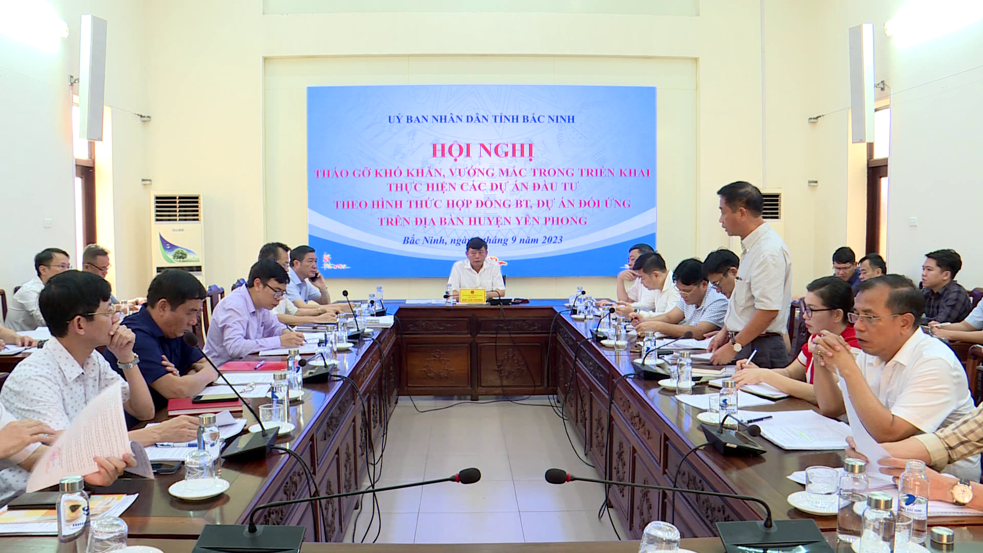 ubnd_tinh_hoi_nghi_thao_go_kho_khan_cac_du_an_bt_tren_dia_ban_yen_phong(1)