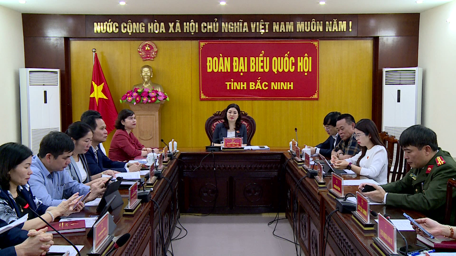 tin_trua_phien_chat_van_quoc_hoi(2)
