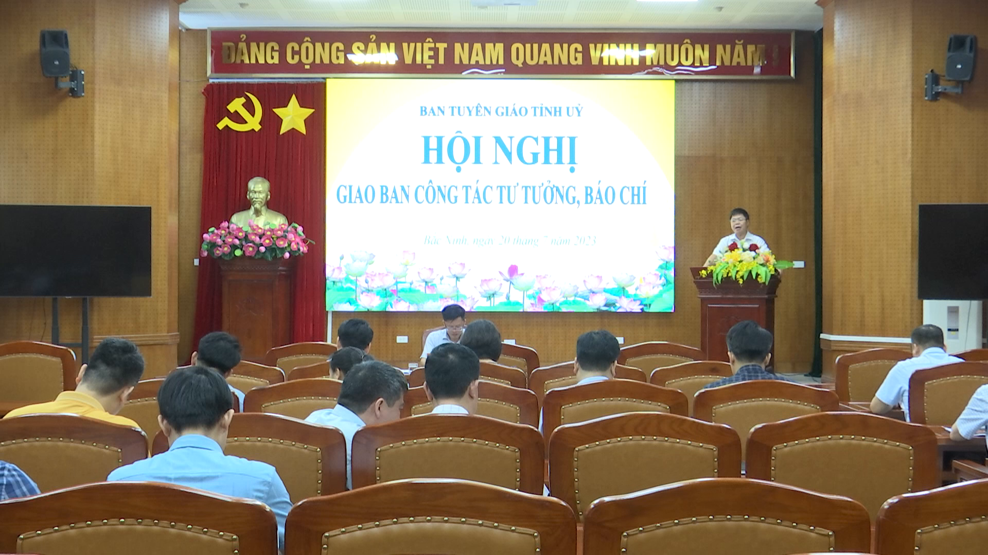 giao_ban_bao_chi(1).png