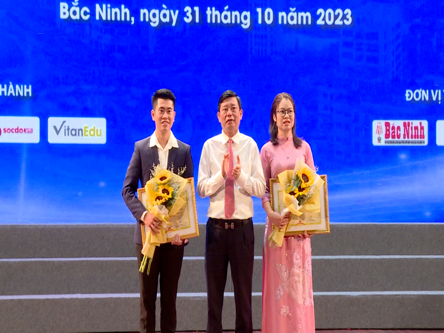 Tong_ket_va_trao_giai_cuoc_thi_khoi_nghiep_sang_tao_tinh_BN(4)