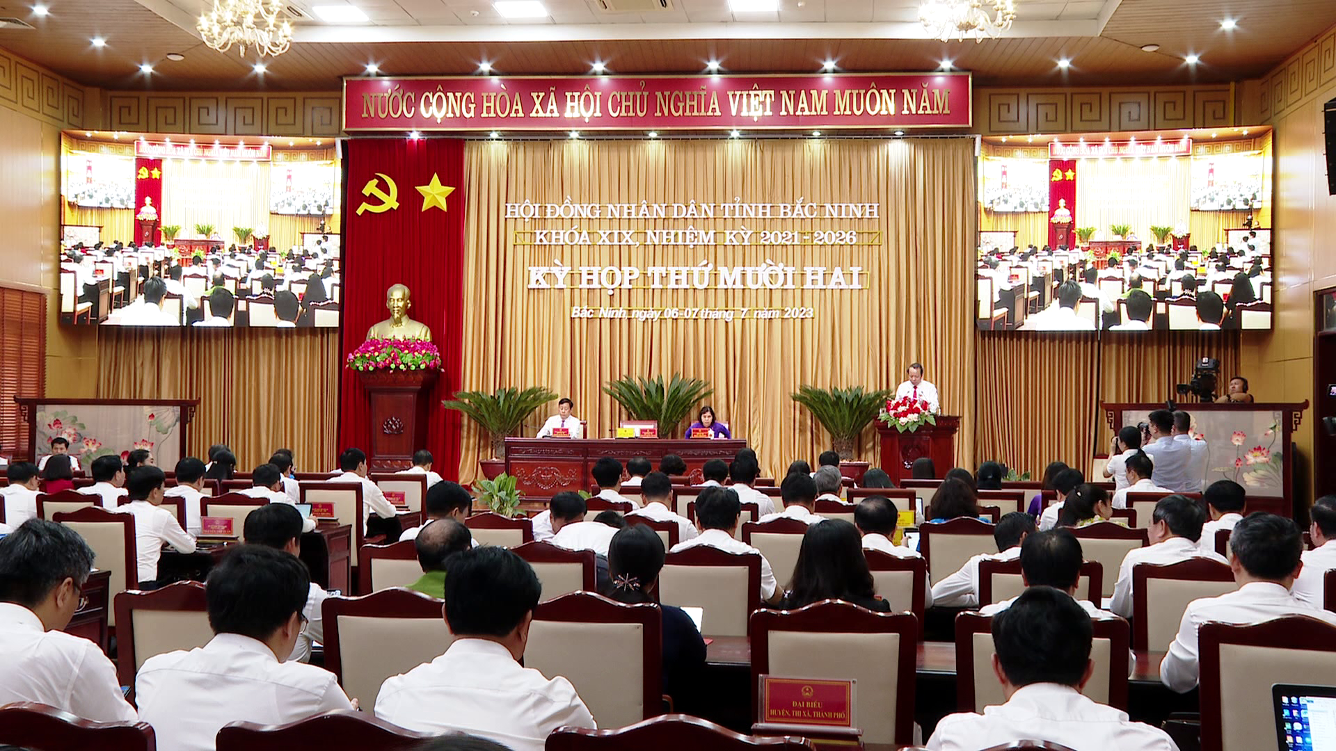 Thao_luan_khach_quan_toan_dien_danh_gia_tinh_hinh_KTXH(1).png