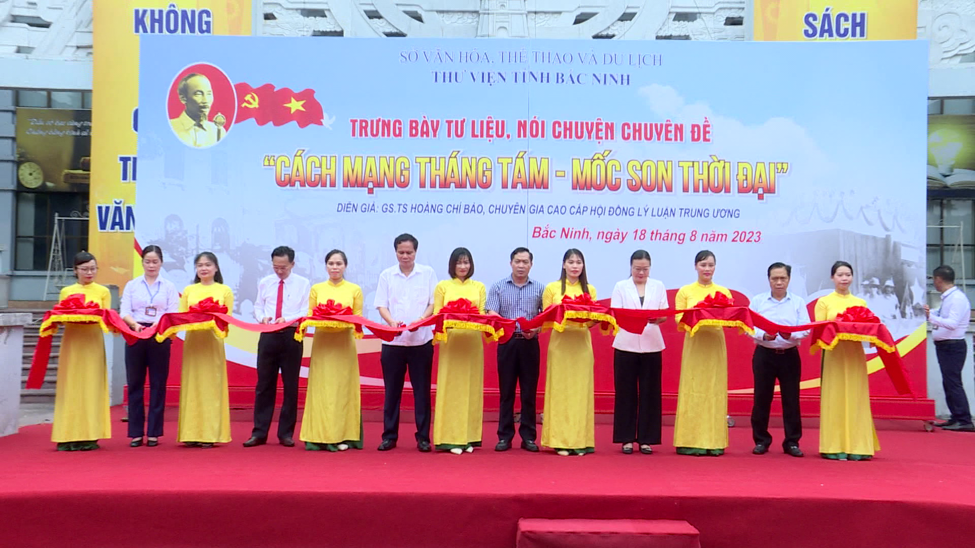 Trung_bay_chuyen_de_CMT8_ok(1).png