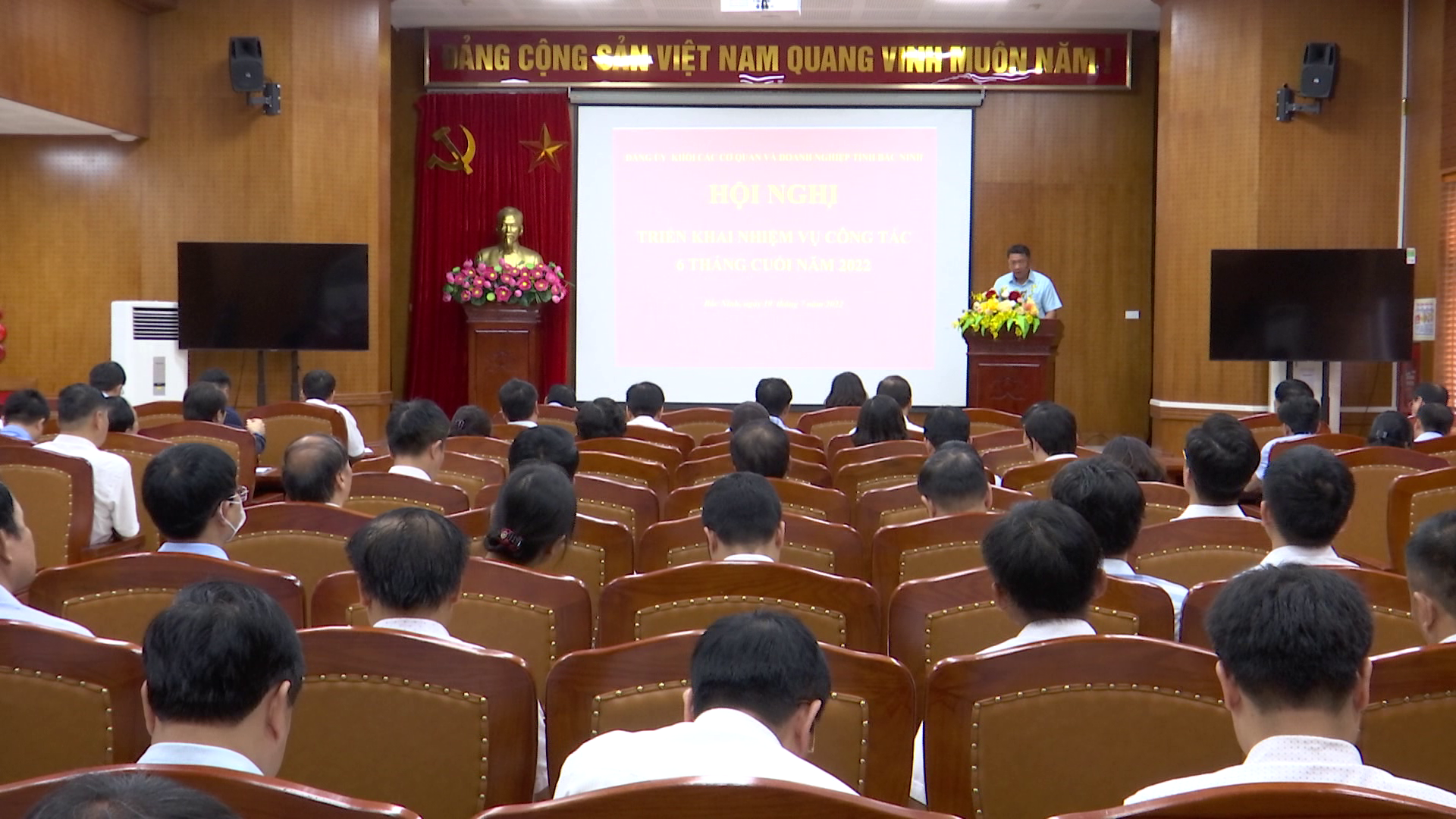 DANG_UY_KHOI_CAC_CO_QUAN_VA_DOANH_NGHIEP_TRIEN_KHAI_6_THANG(1)