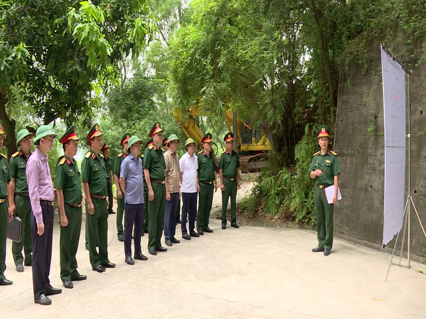 Bi_thu_tinh_uy_kiem_tra_thuc_dia_dien_tap_phong_thu_cua_tinh(1)