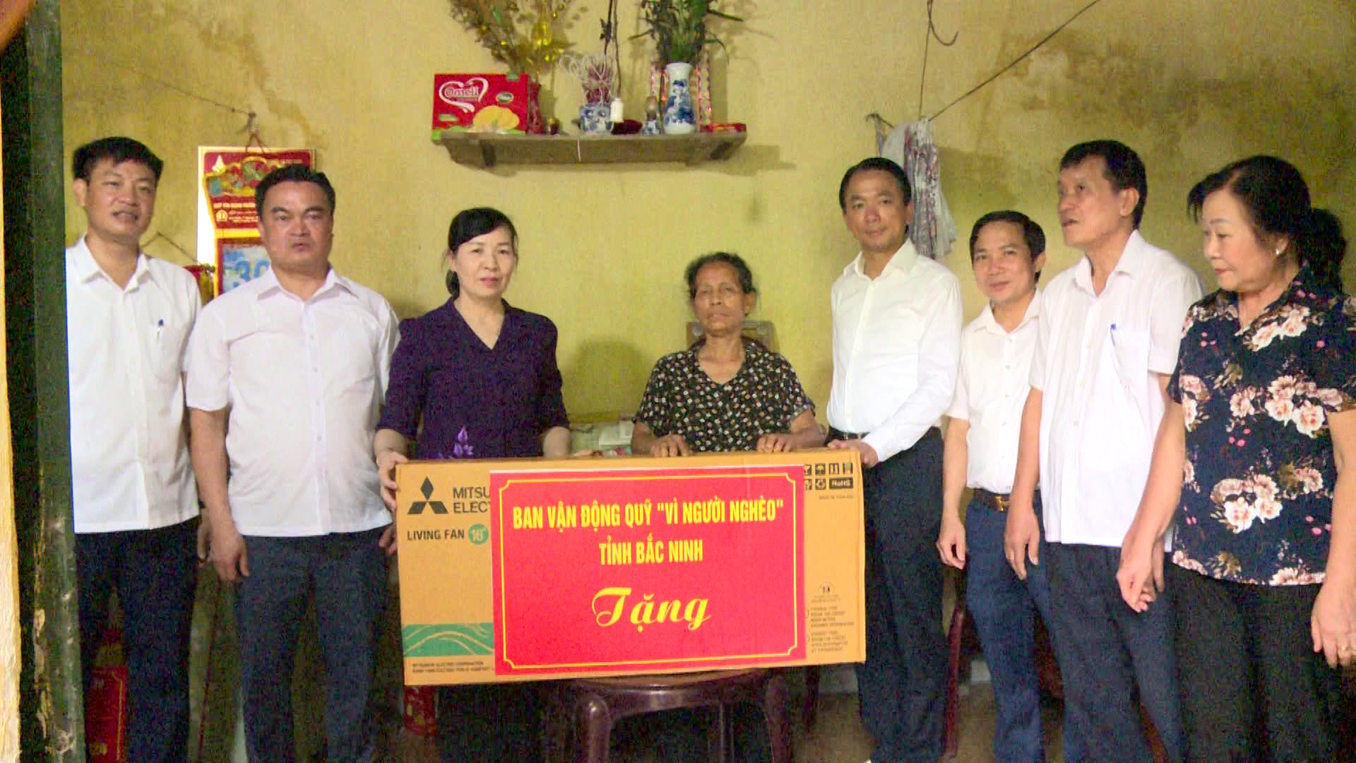 29.6.2024_Tin_MTTQ_tinh_tang_qua_cho_nguoi_ngheo_va_ho_chinh_sah_o_tu_son(1)