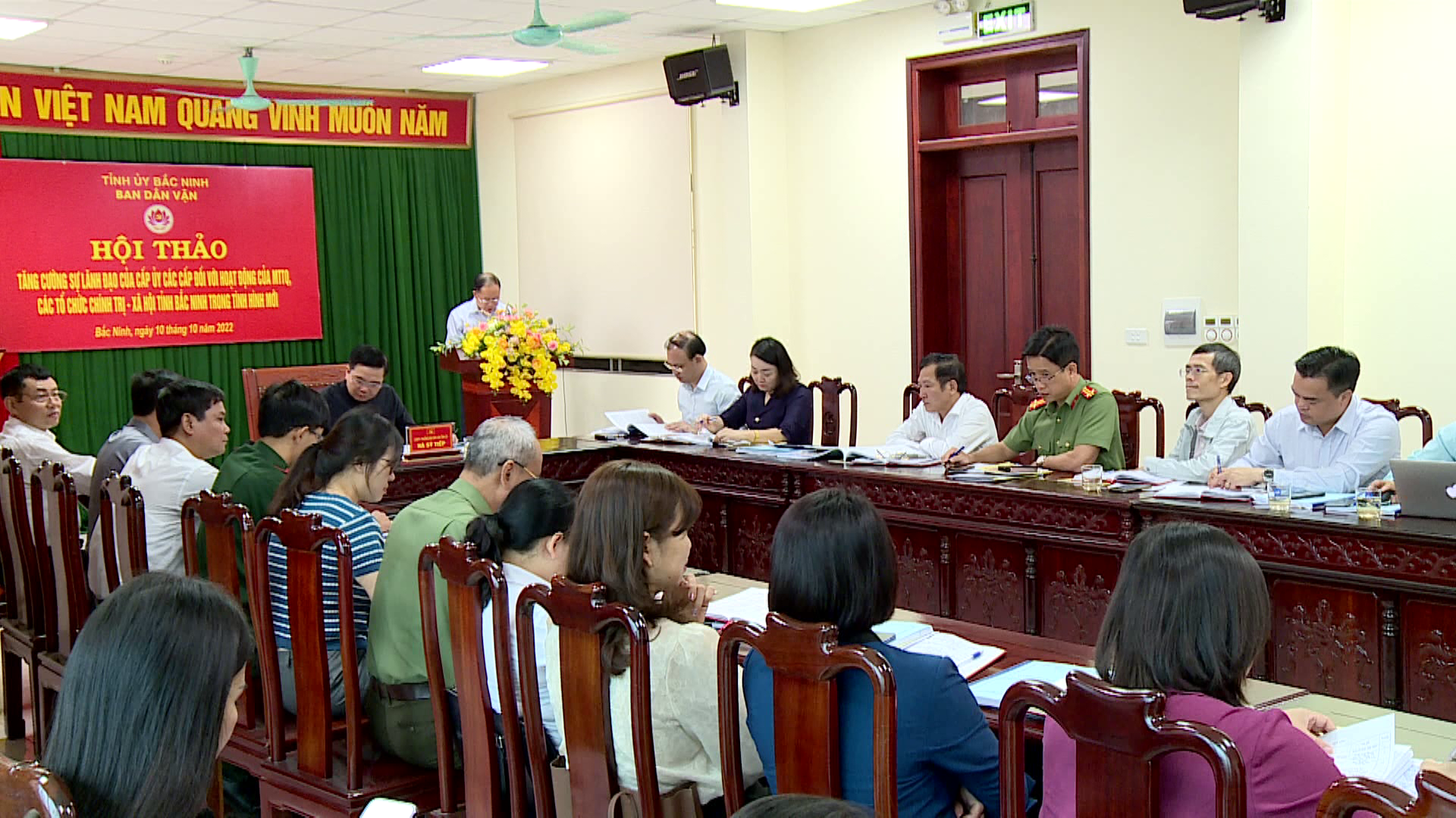 Ban_dan_van_hoi_thao(1)