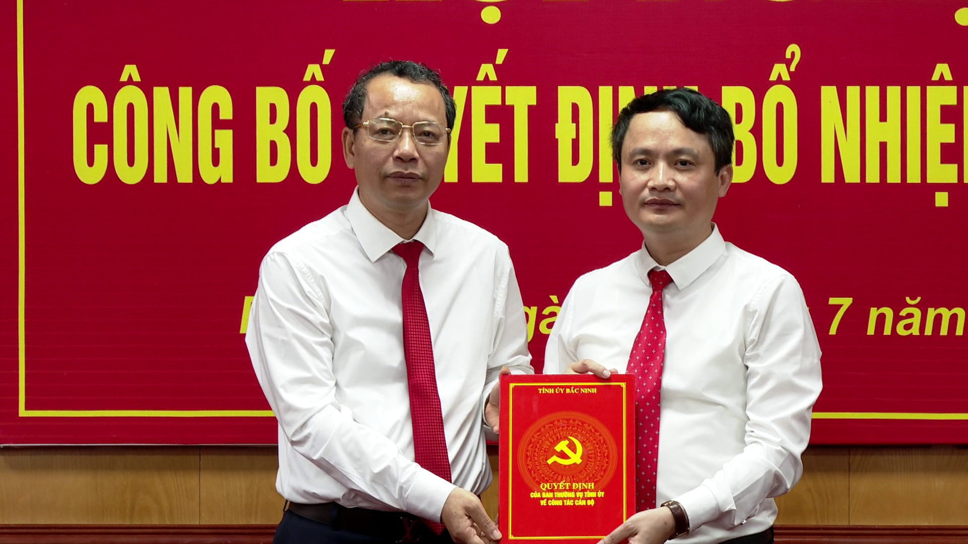 cong_bo_quyet_dinh_Bo_nhem_Hieu_truong_Nguyen_van_cu(1)