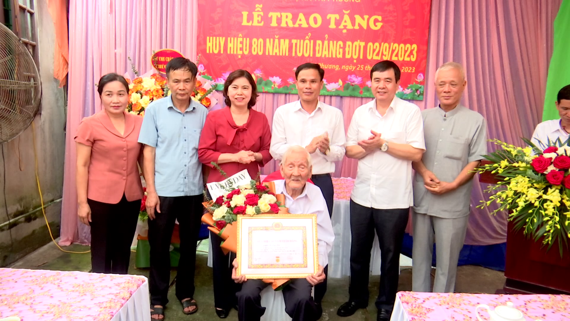 D.C_HANG_TRAO_HHD_TAI_TIEN_DU(1)