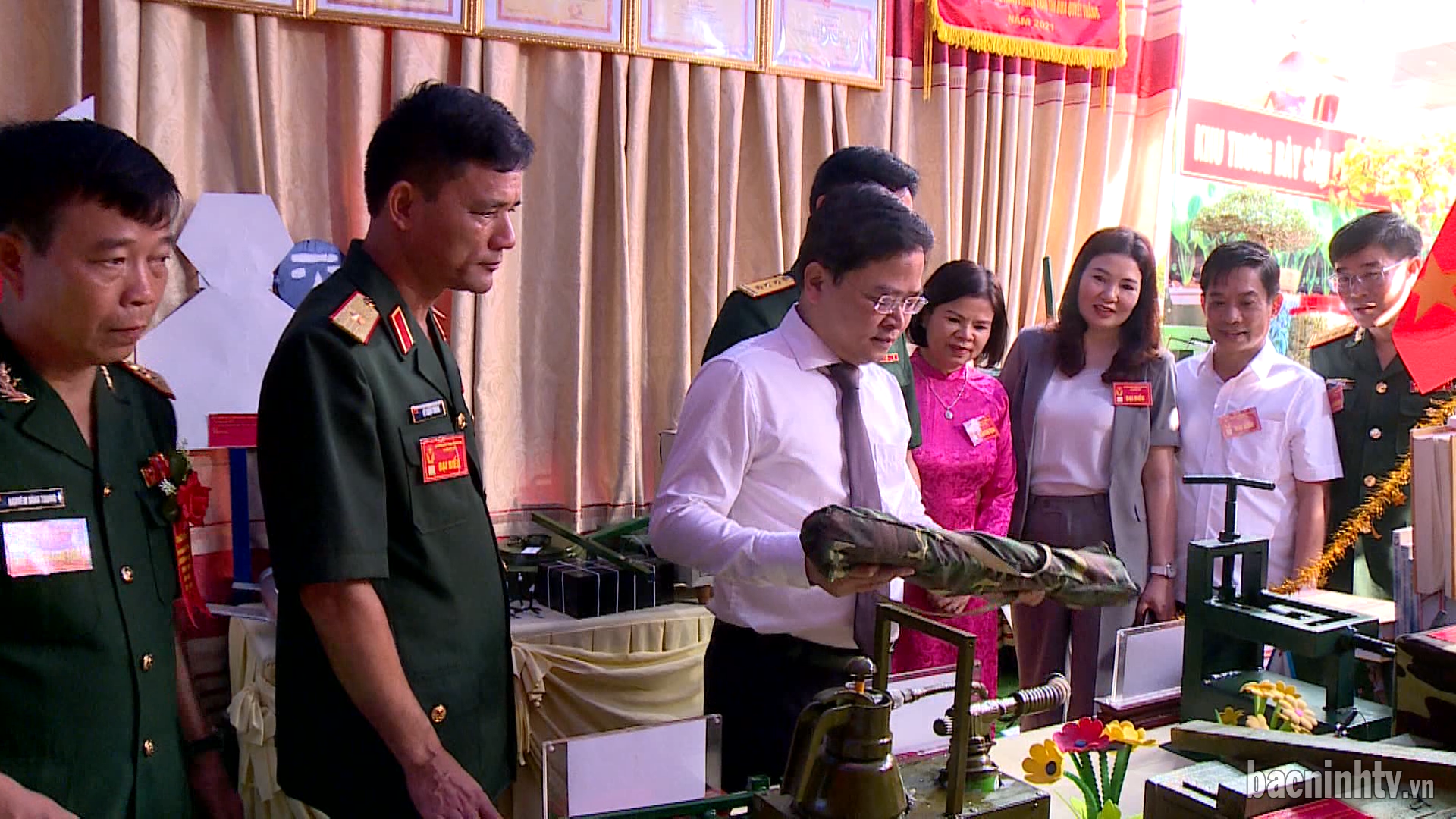 tham_quan_trang_bi_phuong_tien_llvt