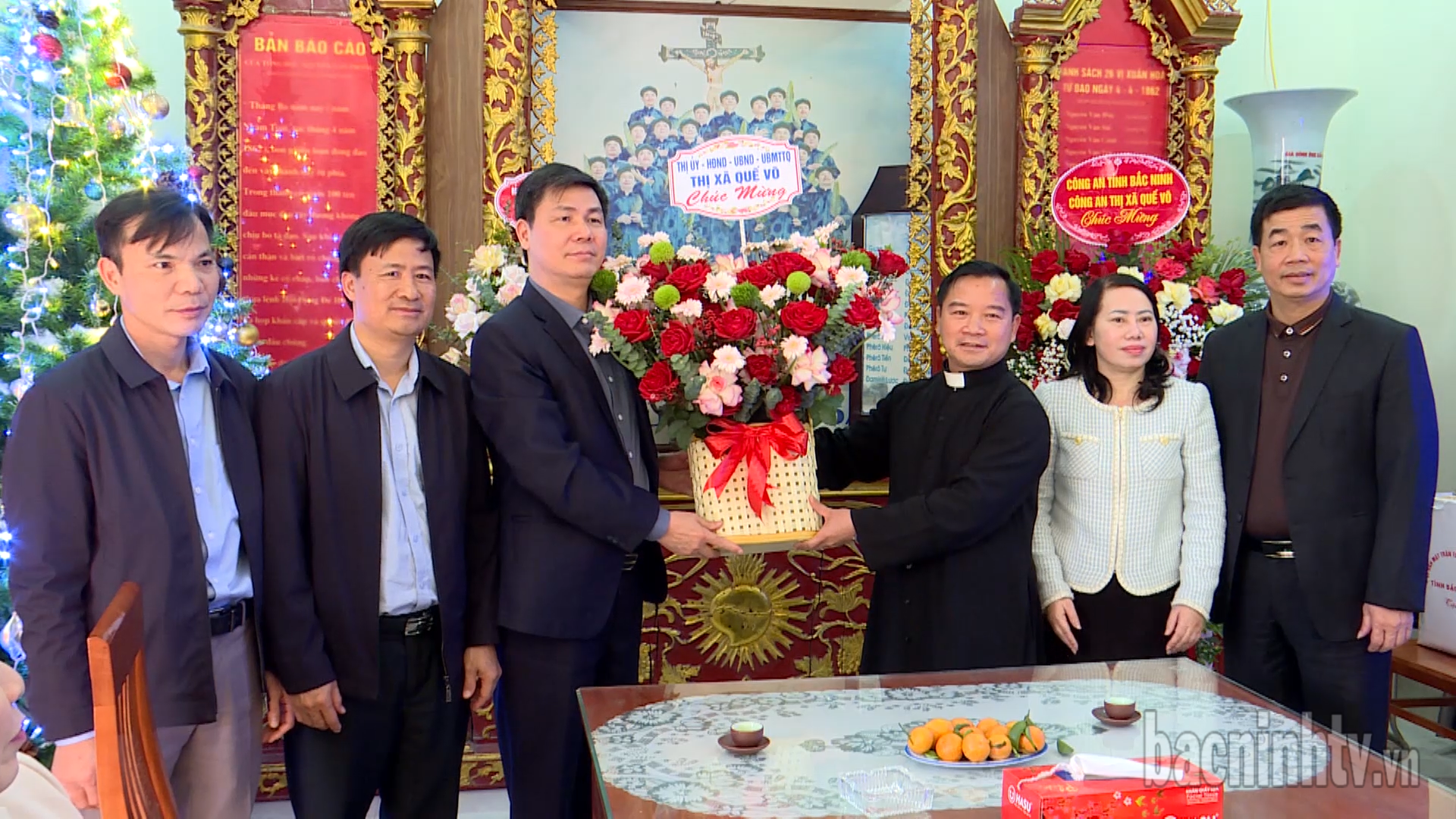 tx_que_vo_tang_qua_linh_muc