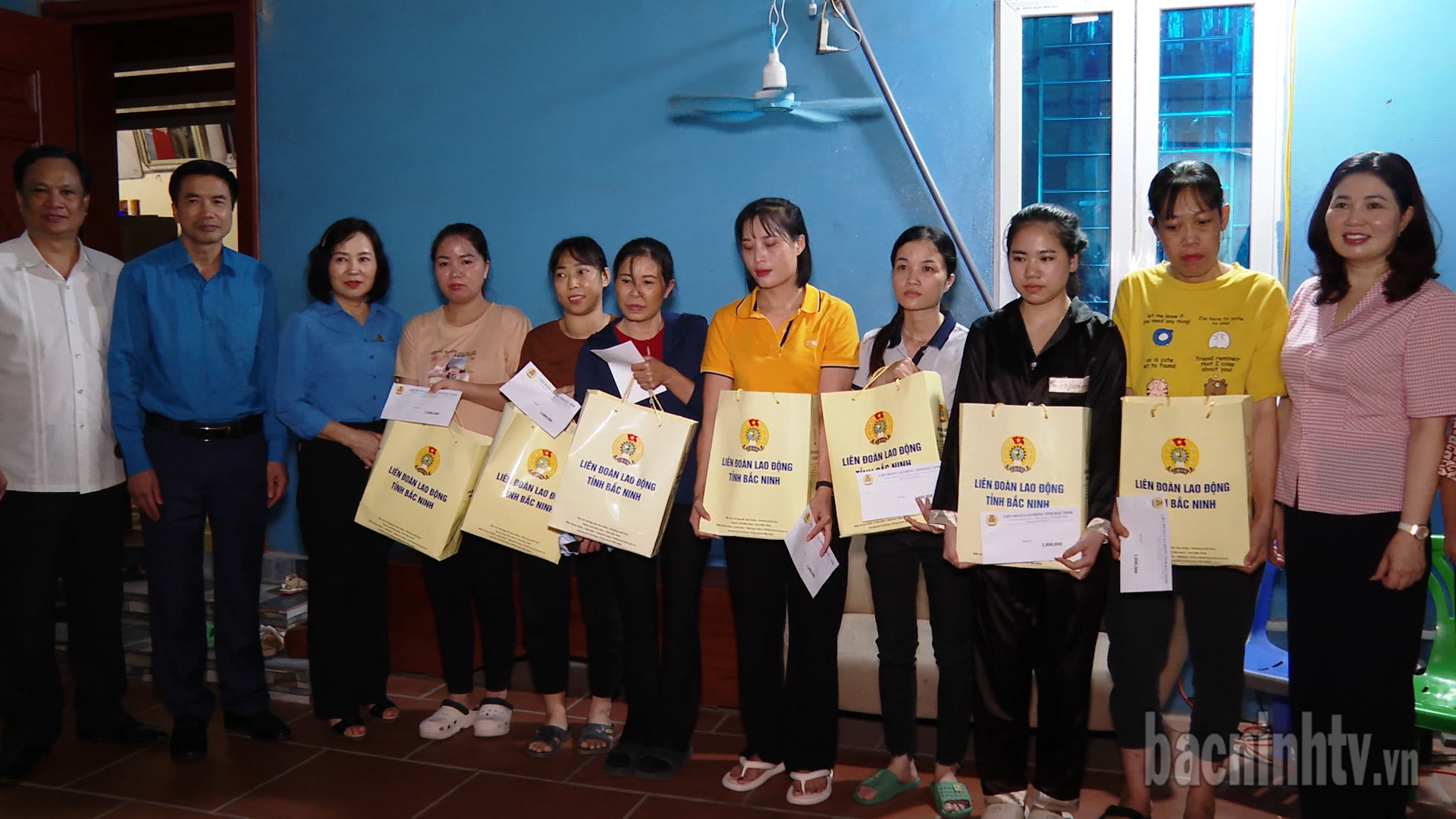tang_qua_cn_khu_tro