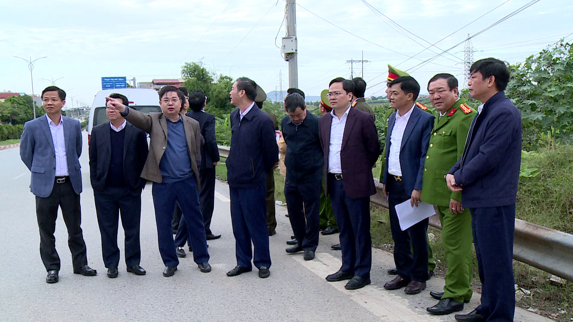 Bi_thu_tinh_uy_kiem_tra_tien_do_tinh_an_toan_giao_thong(1)