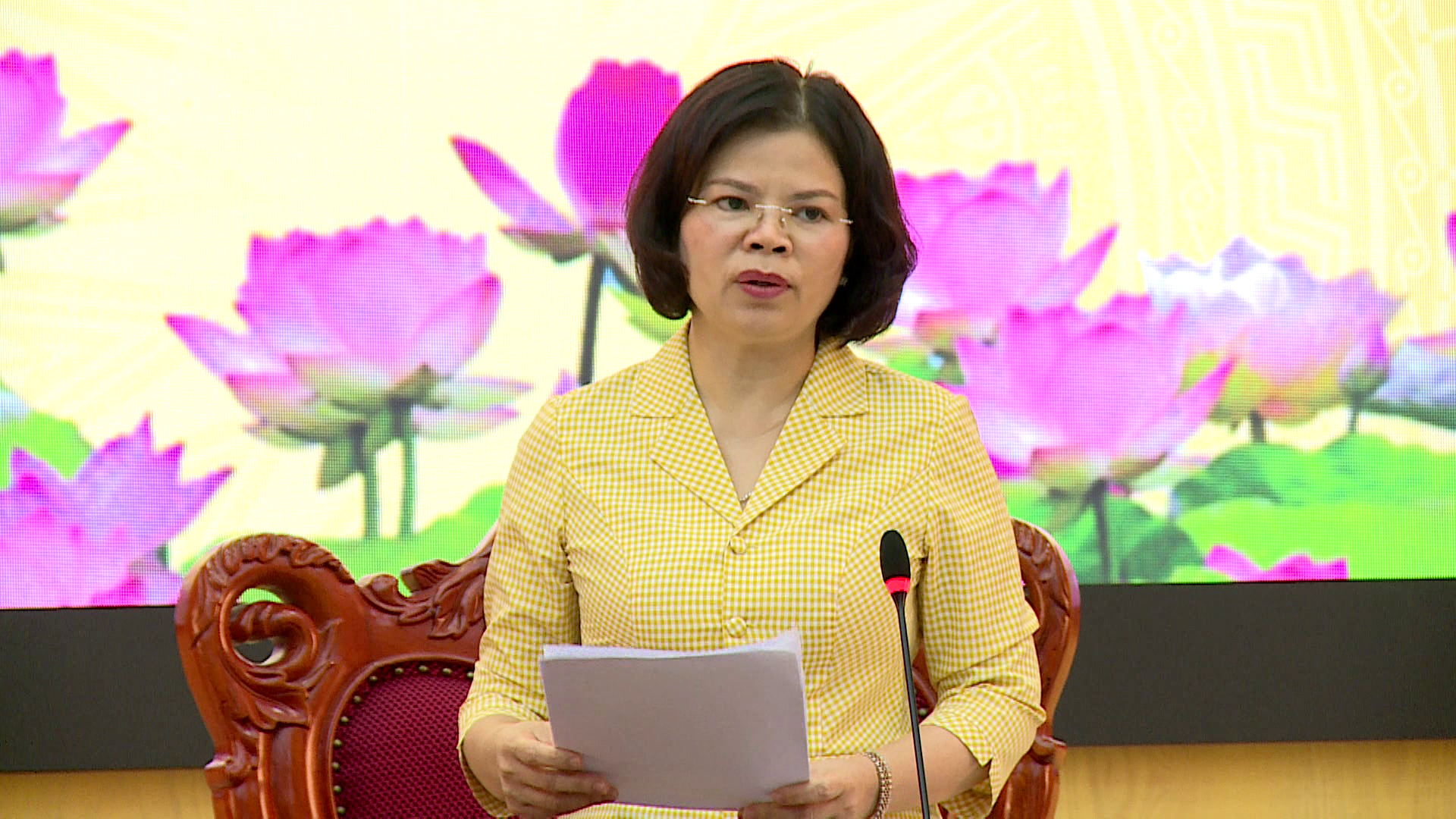 UBND_tinh_hop_phien_thuong_ky_thang_7(2)
