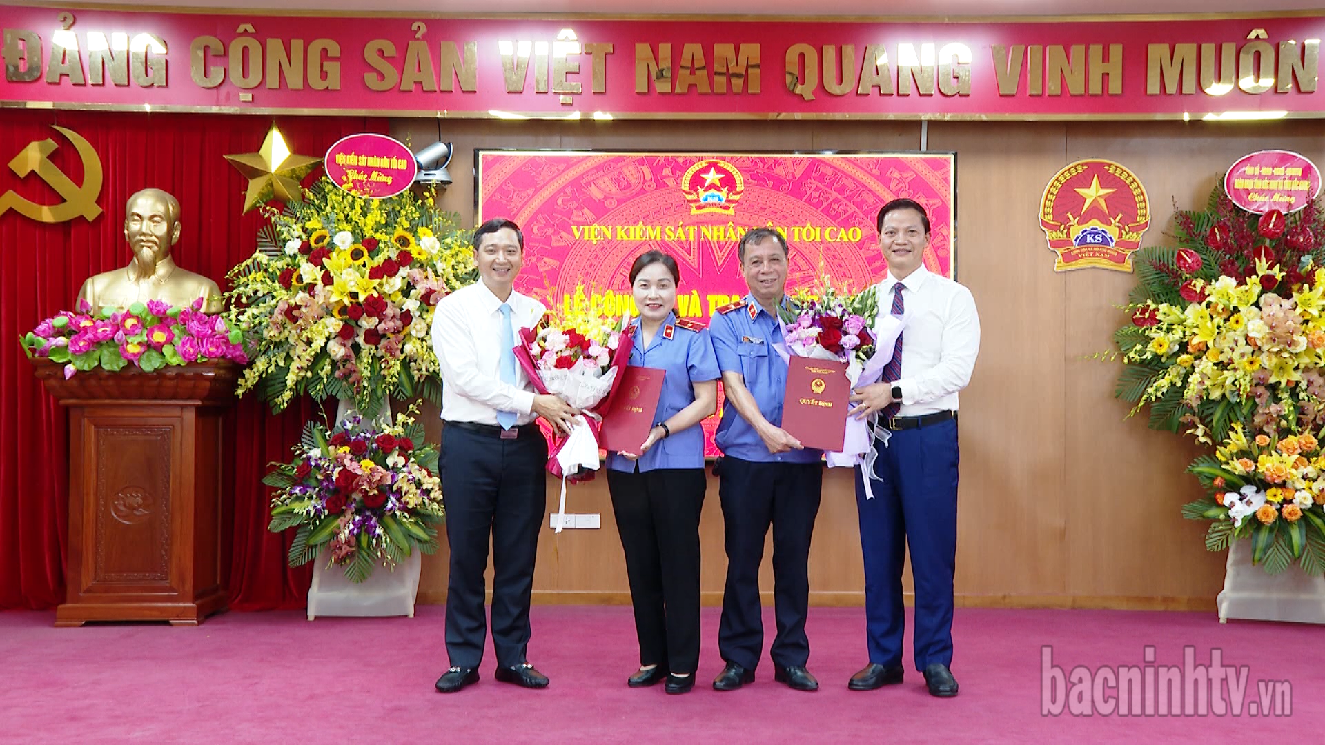 ld_tinh_tang_hoa_chuc_mung_nghi_huu