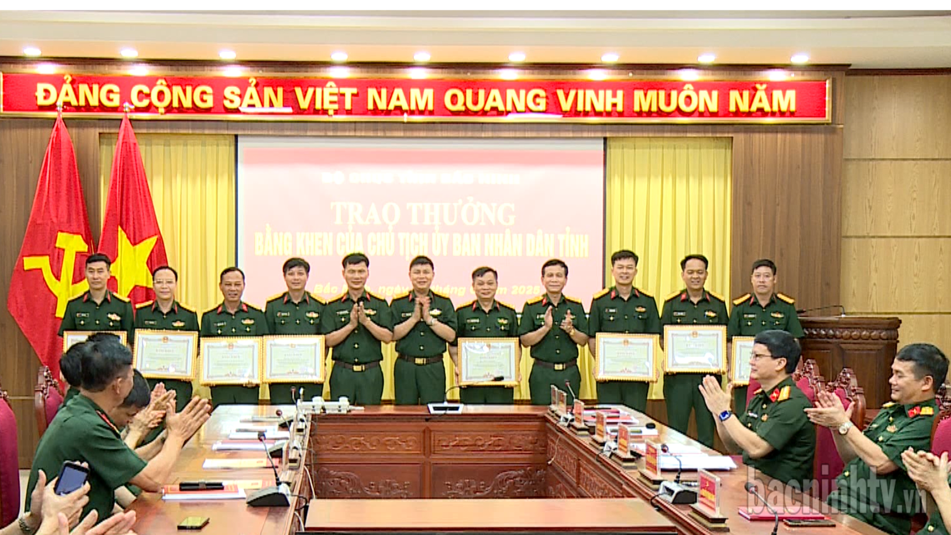 khen_thuong_qsu