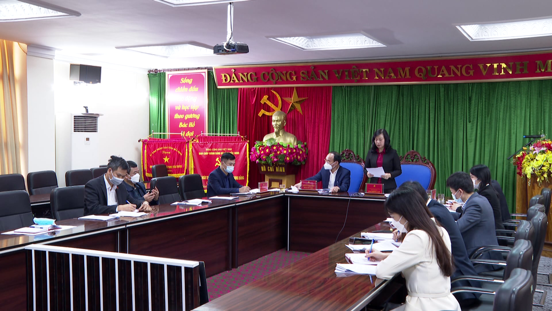 Hoi_nghi_BTC_Tinh_uy_quan_triet_NQ(1)