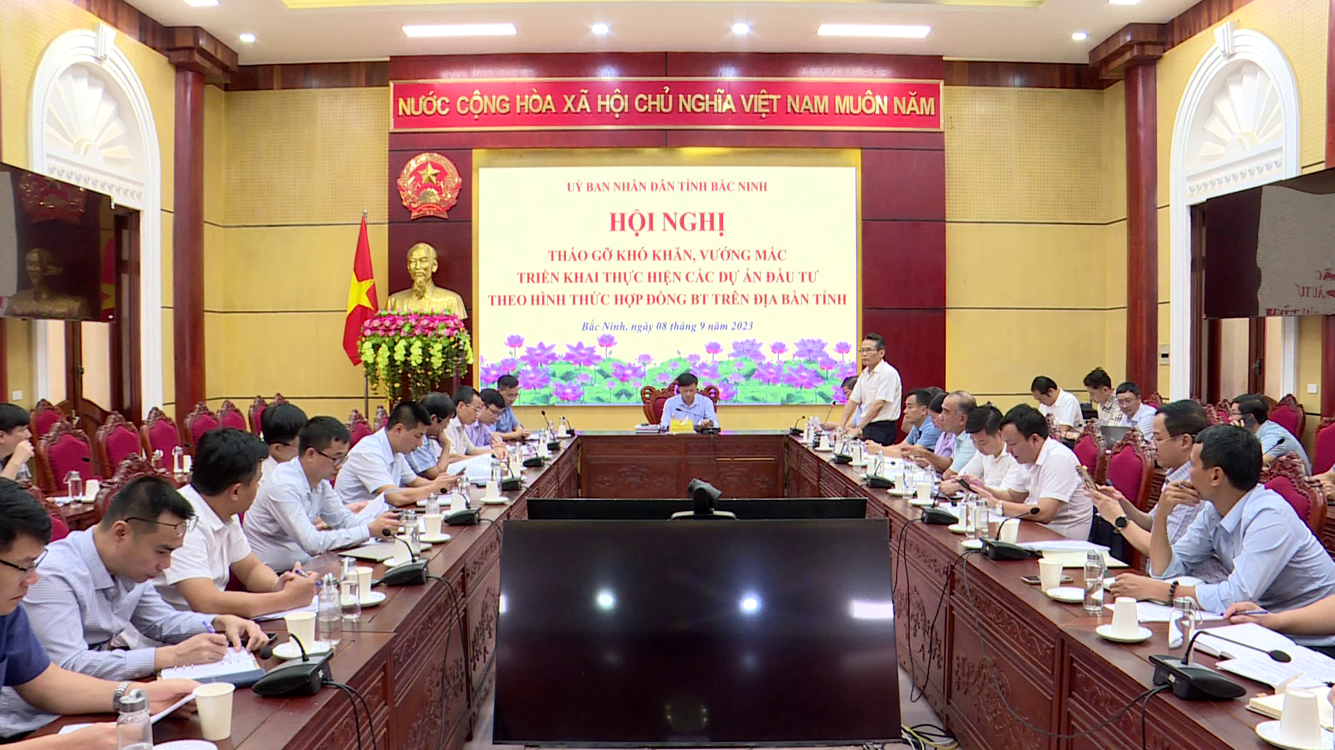 pho_chu_tich_UBND_tinh_dao_quang_khai_don_doc_thao_go_kho_khan_thuc_hien_cac_du_an_BT(1)