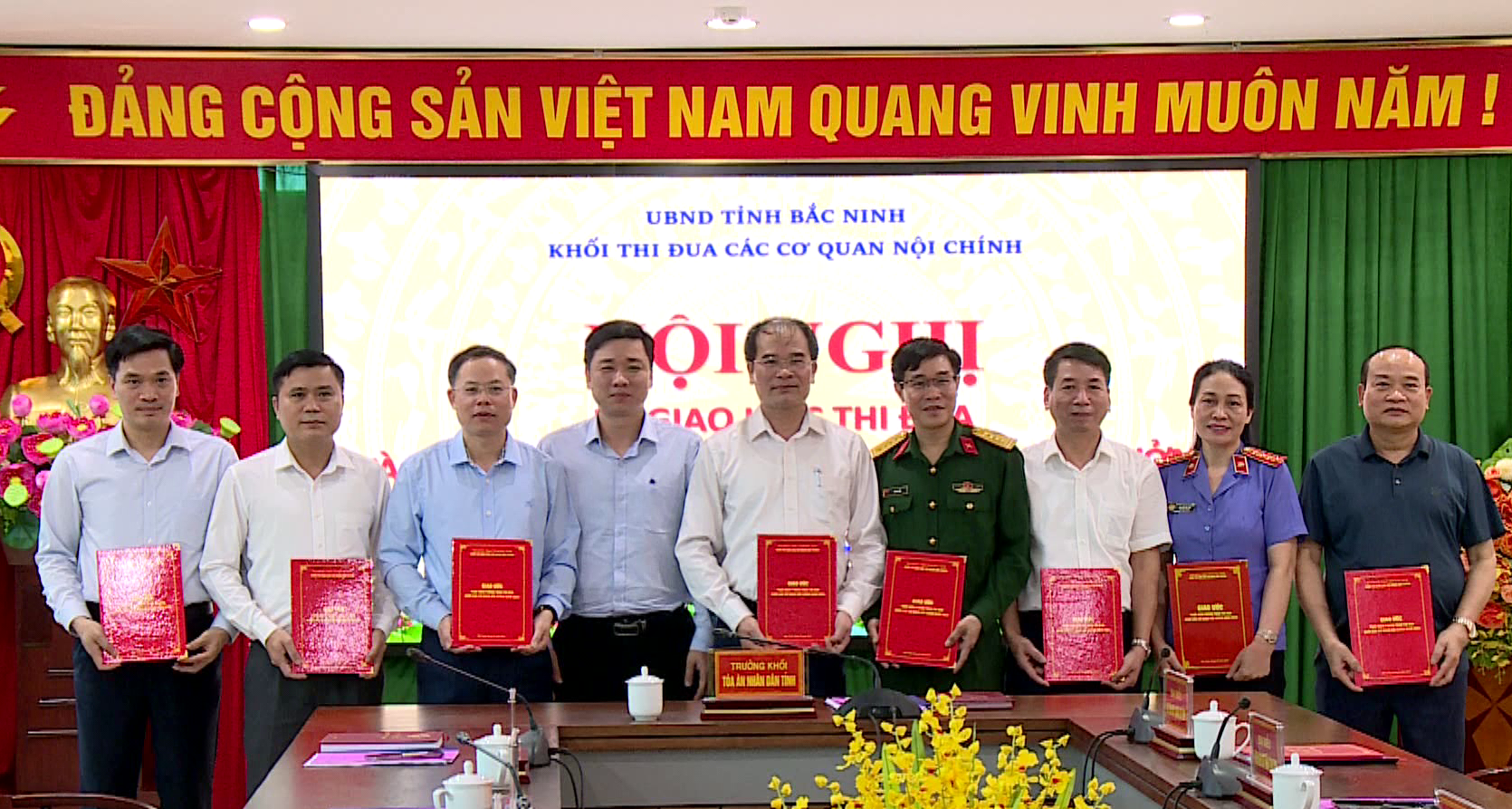 khoi_cac_co_quan_noi_chinh_ky_giao_uoc_thi_dua(1)