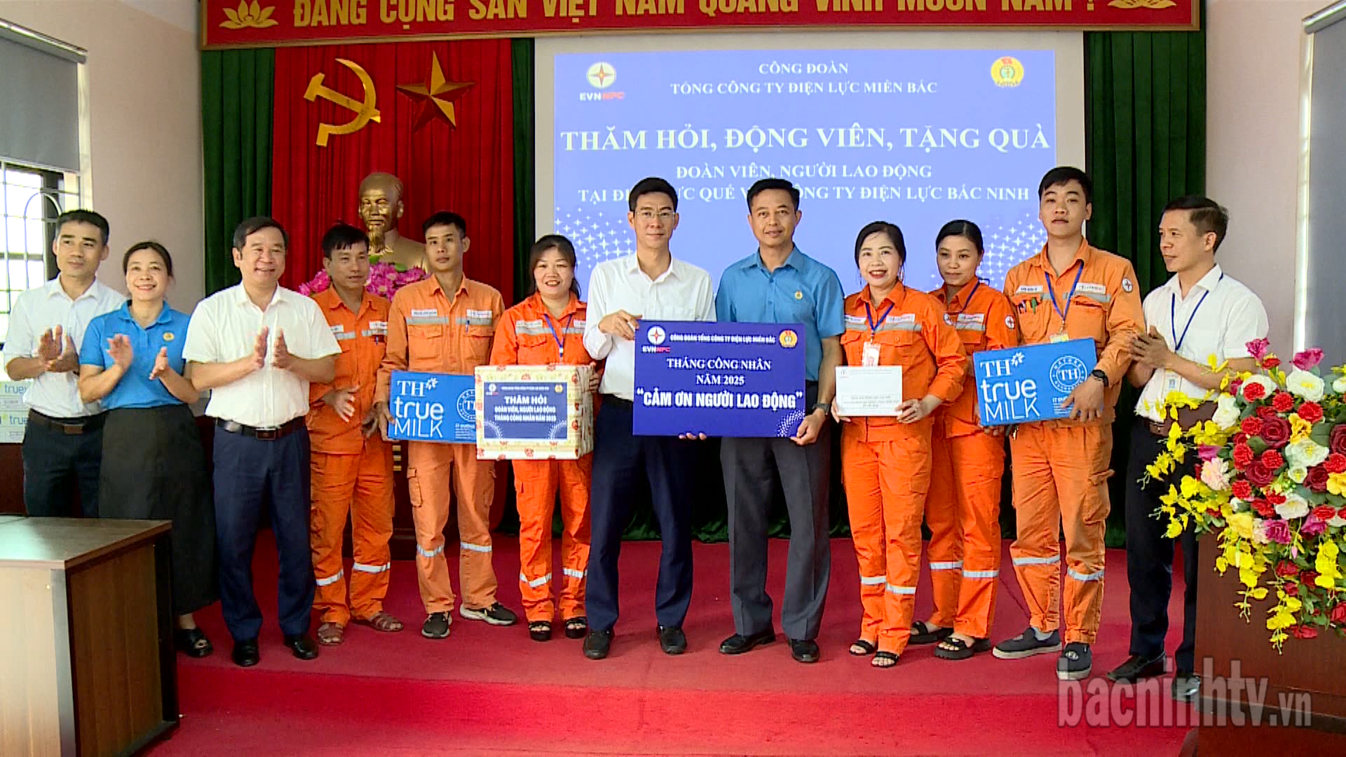 tct_dien_luc_tang_qua