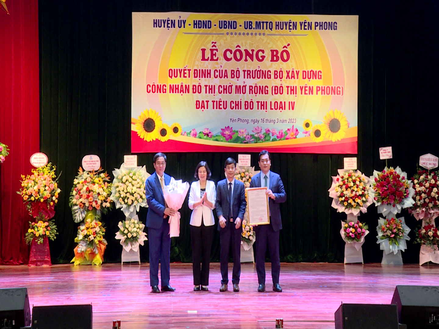 Yen_Phong_cong_bo_QD_cong_nhan_Do_thi_loai_IV(1)