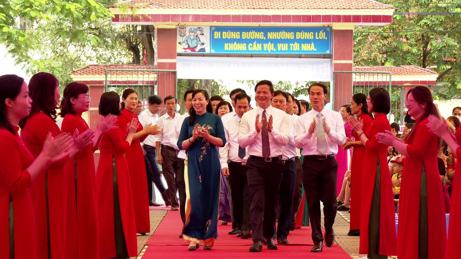 Khai_giang_nam_hoc_2023_2024_Gia_Binh(1)
