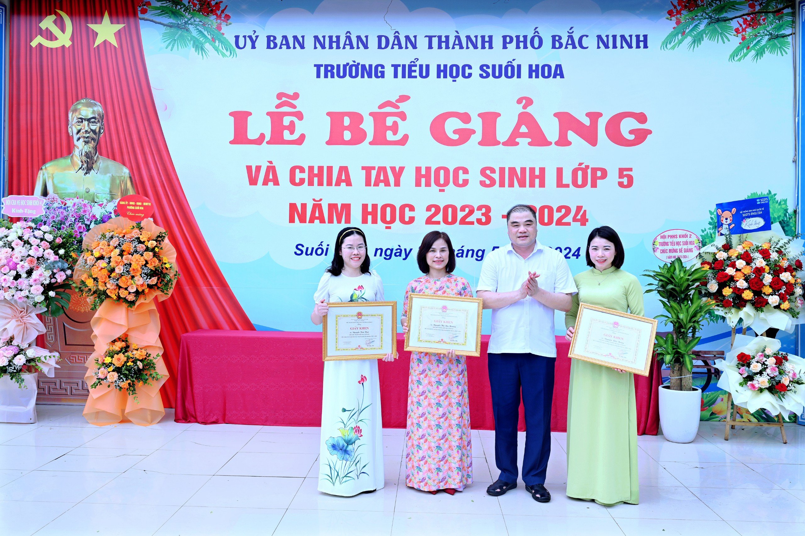khen_thuong_co_giao