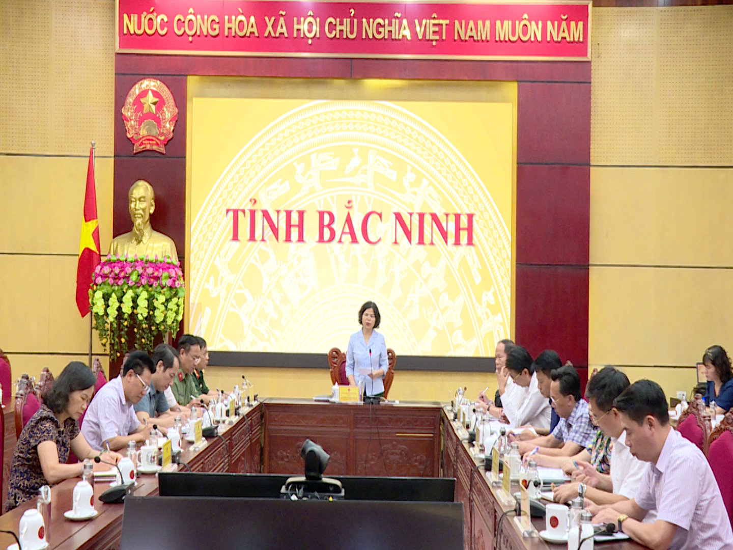 Phien_hop_chuan_bi_cho_tong_ket_10_nam_ngoai_giao_hoi_nhap(1)