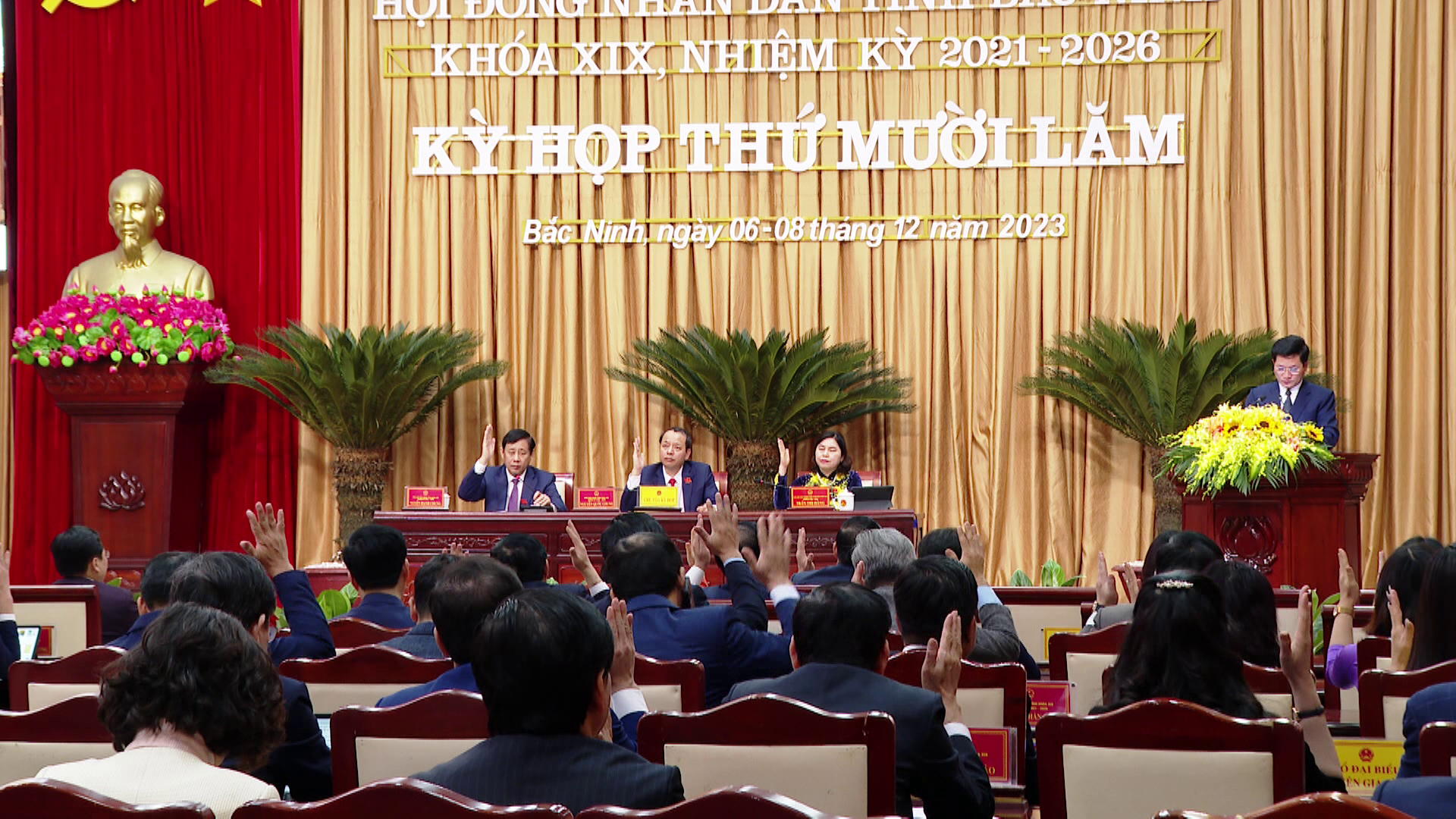 Ky_hop_thu_15_HDND_tinh_khoa_19_thong_qua_13_nghi_quyet(3)