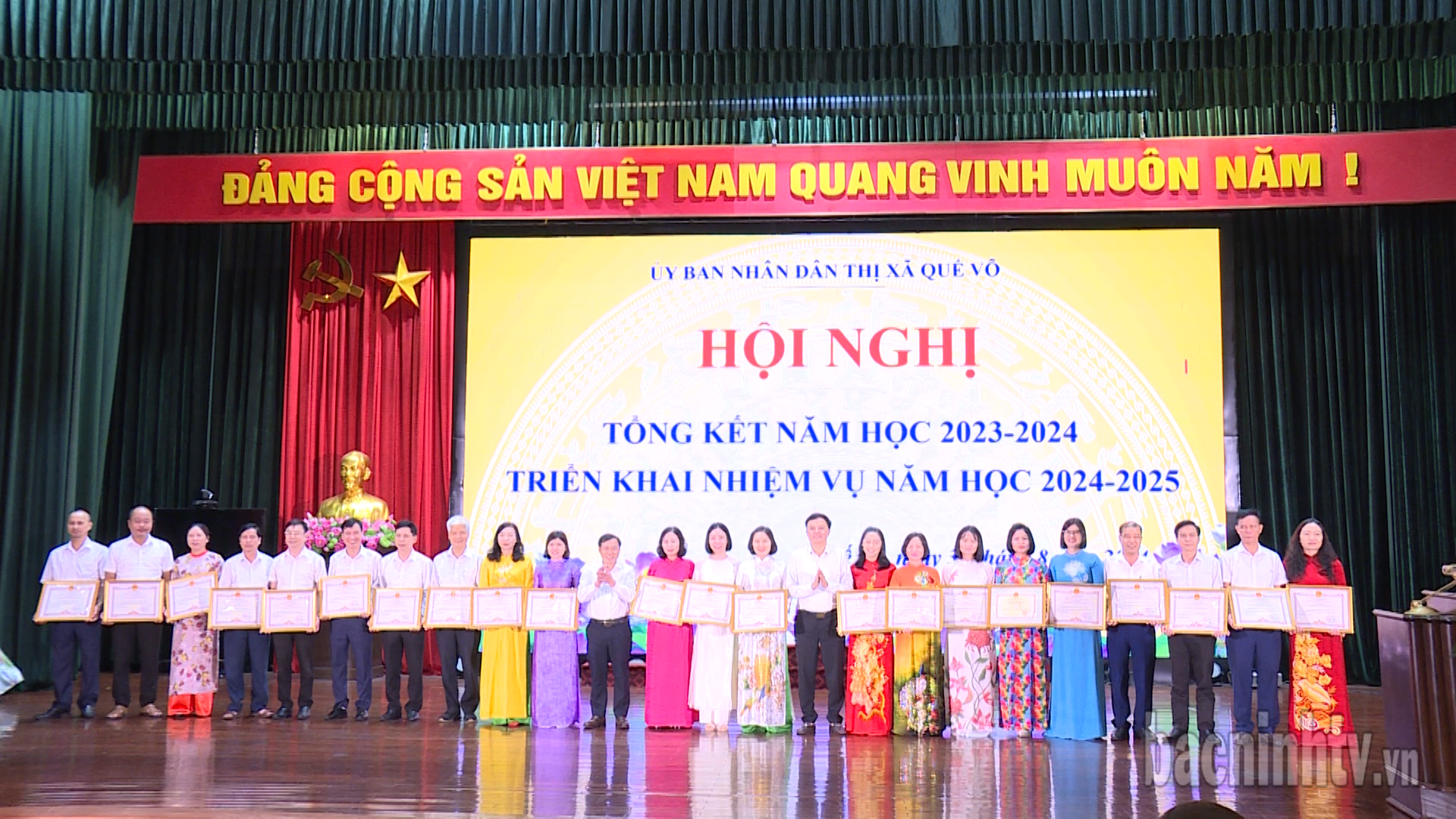 qvo_khen_thuong_nam_hoc_moi