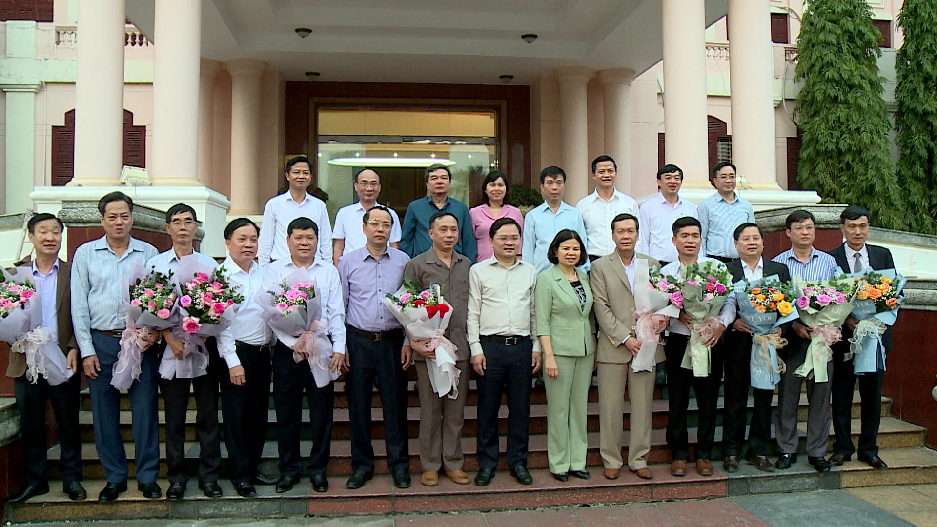 Thuong_truc_tinh_uy_chia_tay_cac_dong_chi_nghi_huu_theo_che_do(1)