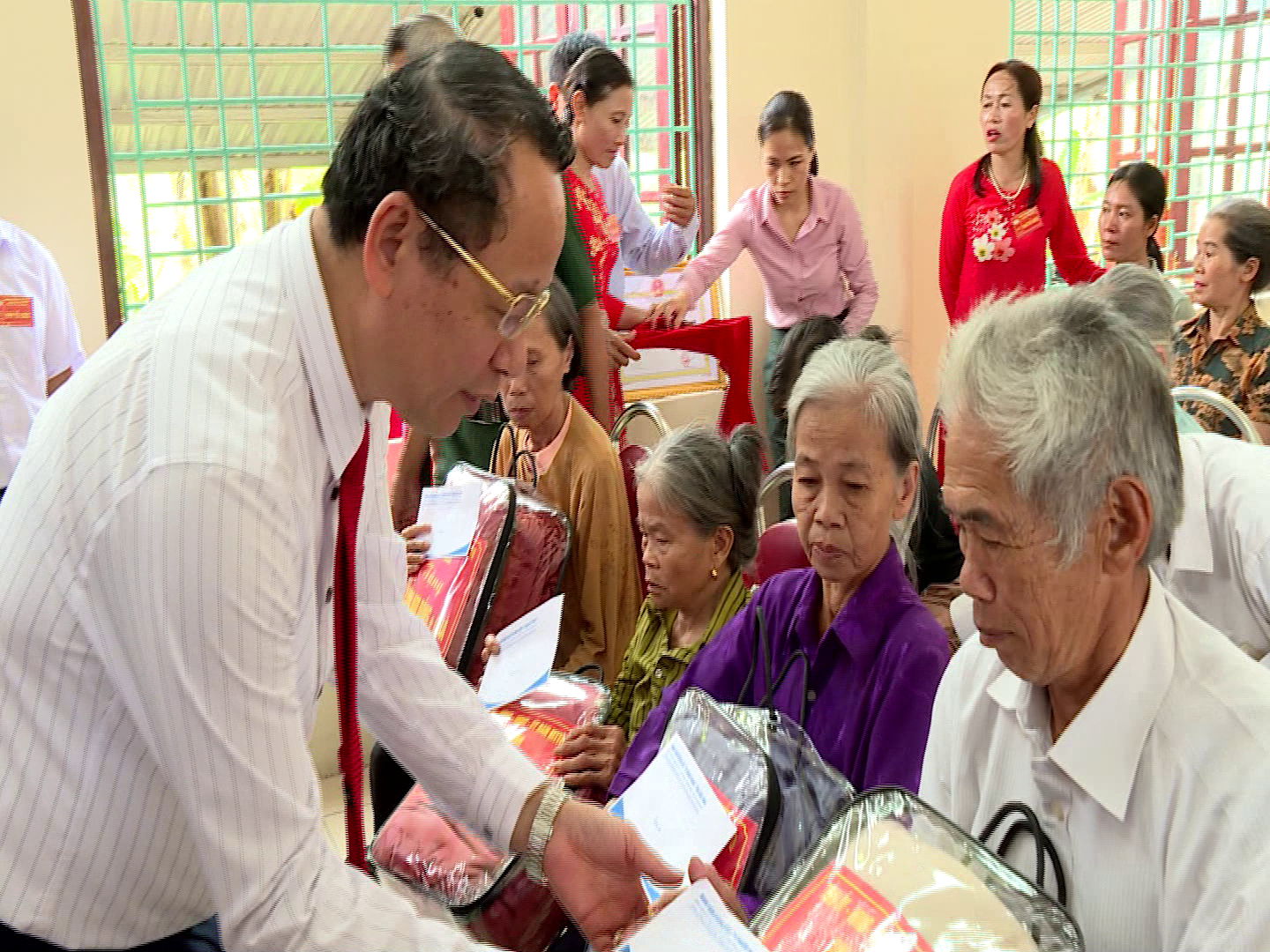 pho_bi_thu_tt_tinh_uy_nguyen_quoc_chung_du_ngay_hoi_dai_doan_ket(5)