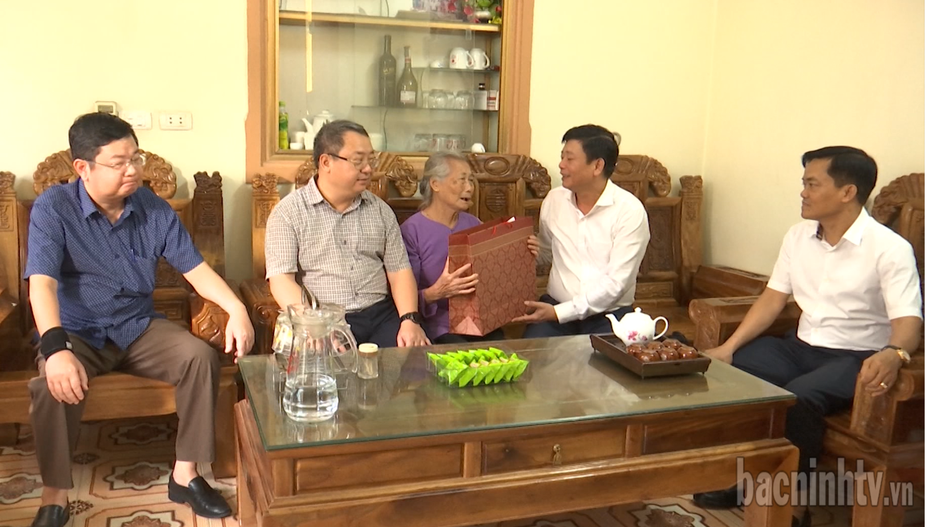 tham_tang_qua_tngt