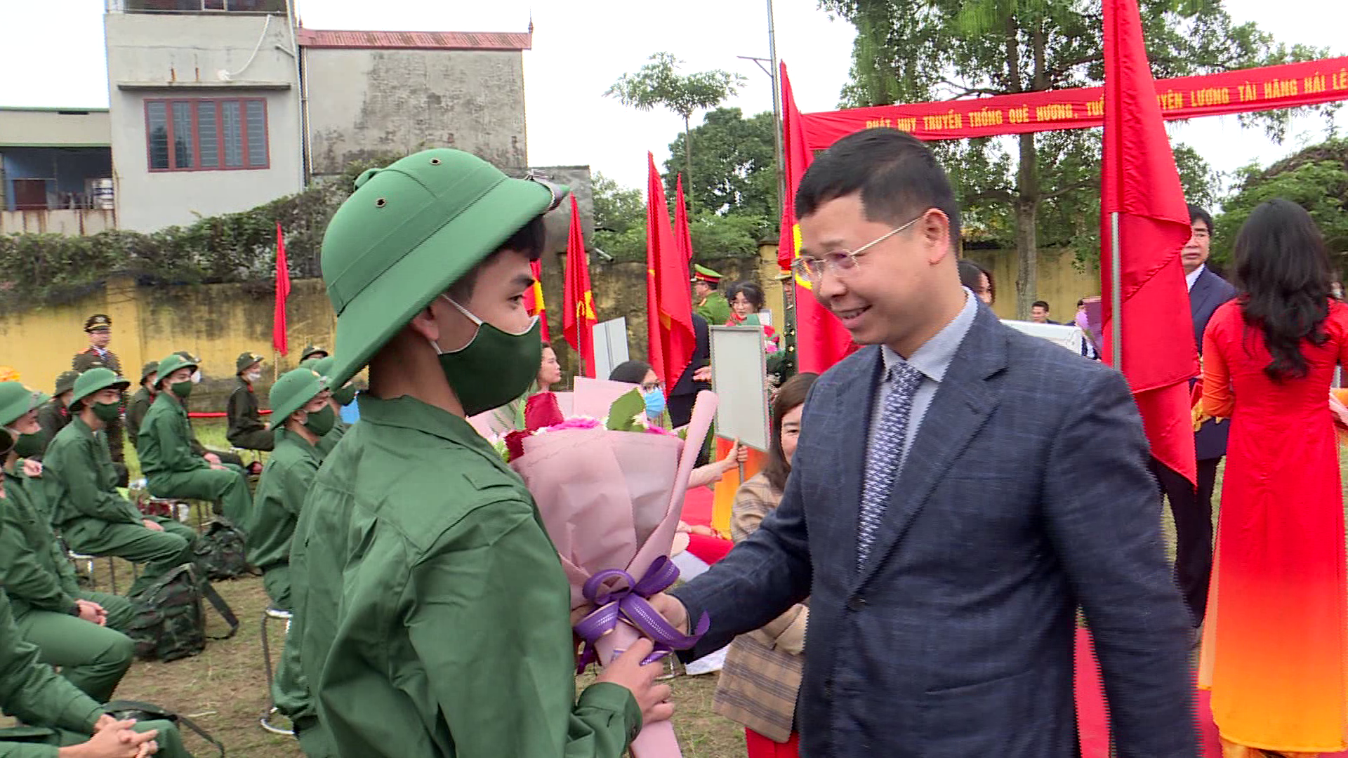 tin_trua_giao_nhan_quan_luong_tai(1)