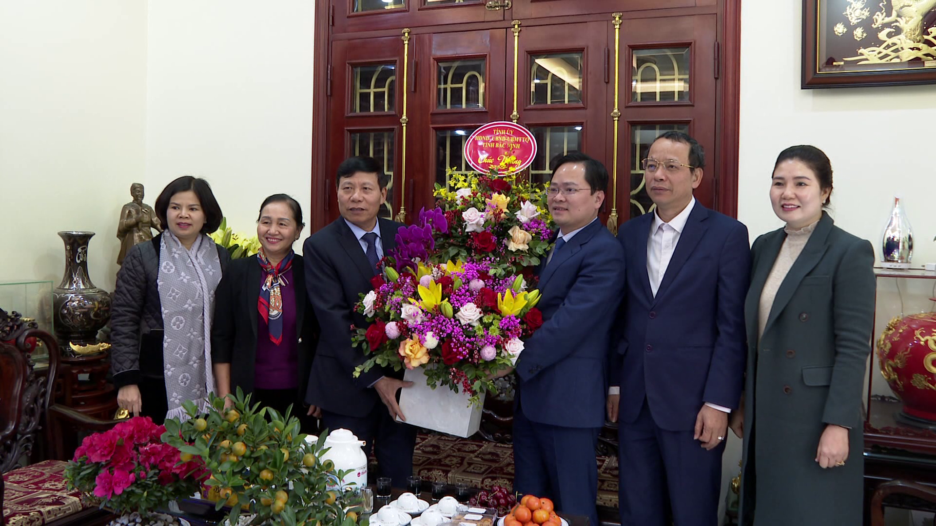 TT_Tinh_uy_chuc_tet_cac_Dc_nguyen_lanh_dao(5)