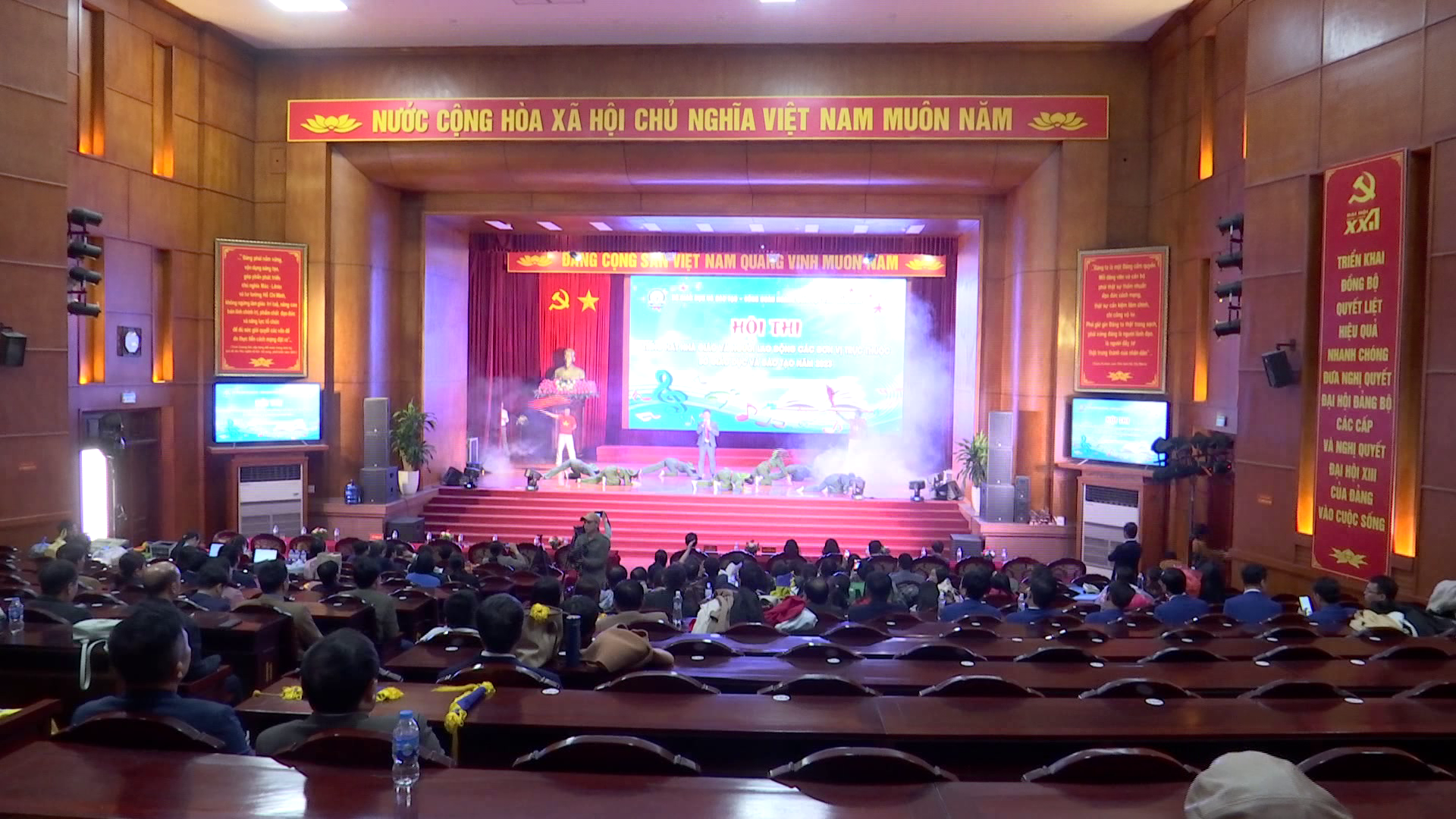 HOI_THI_TIENG_HAT_NHA_GIAO(1)