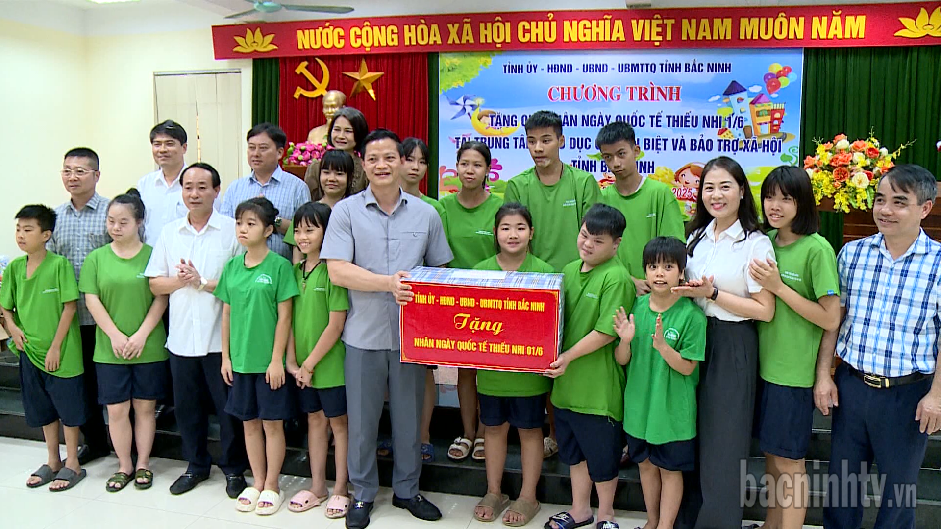 ctich_tang_qua_trung_tam
