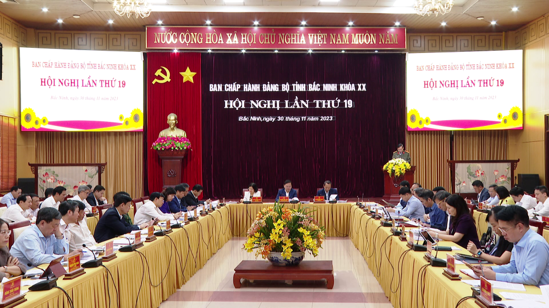 Tin_trua_hoi_nghi_BCH_dang_bo_tinh_lan_thu_19(6)