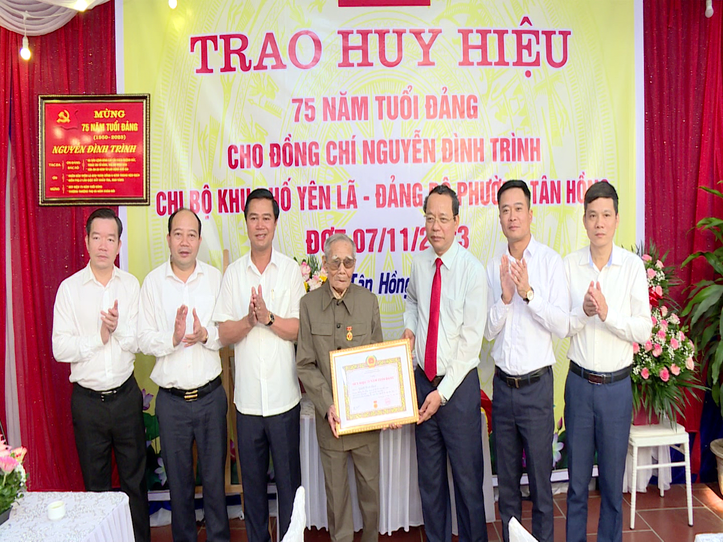 PBT_Trao_huy_hieu_Dang_tai_TS(1)