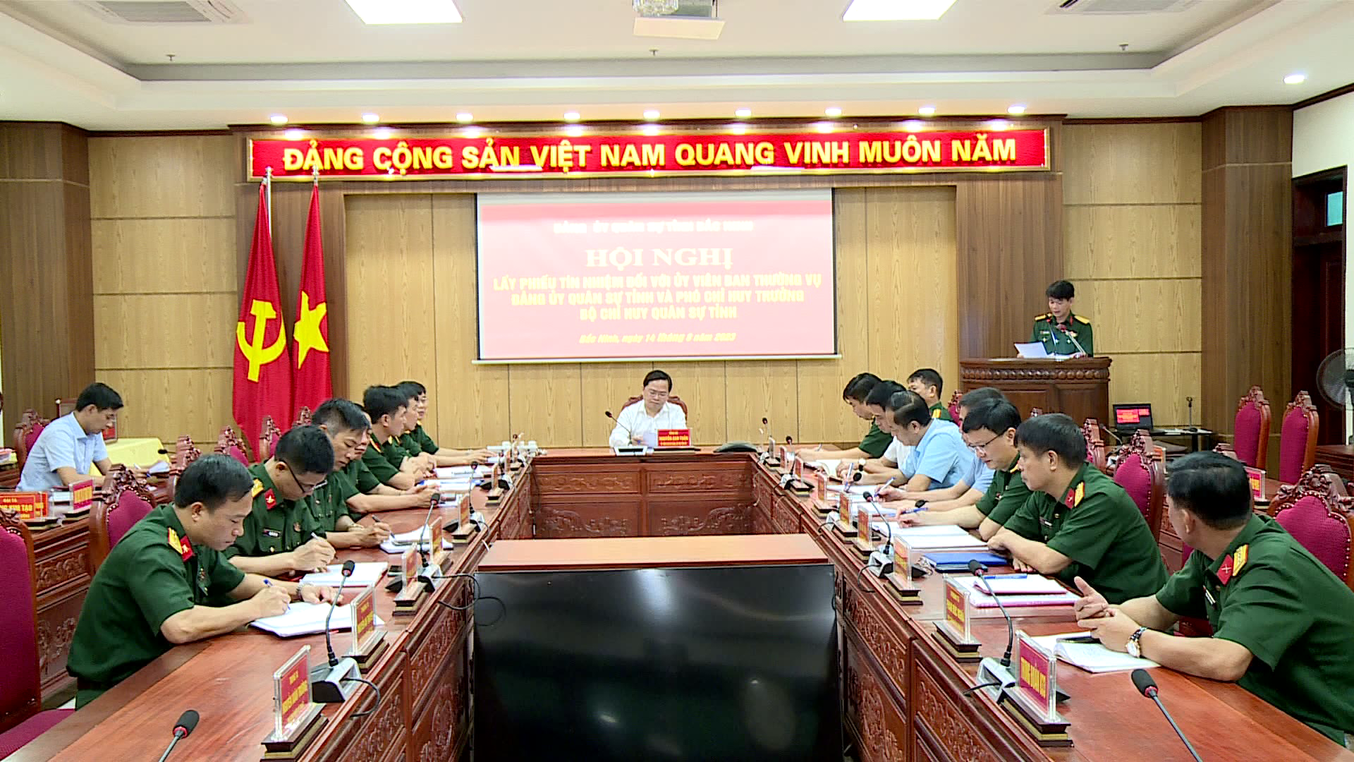 Hoi_nghi_lay_phieu_tin_nhiem_cua_dang_uy_quan_su(1)