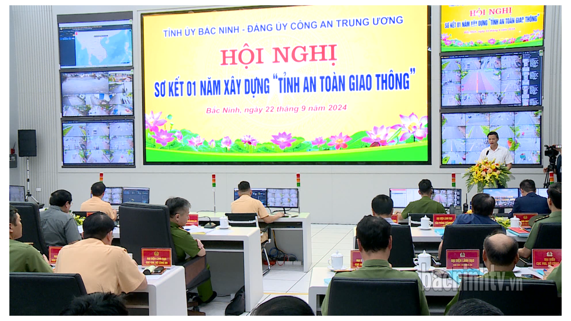 toan_canh_hoi_nghi