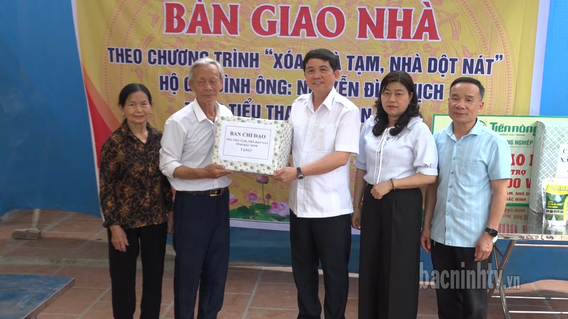 giao_nha_tang_qua_o_hich