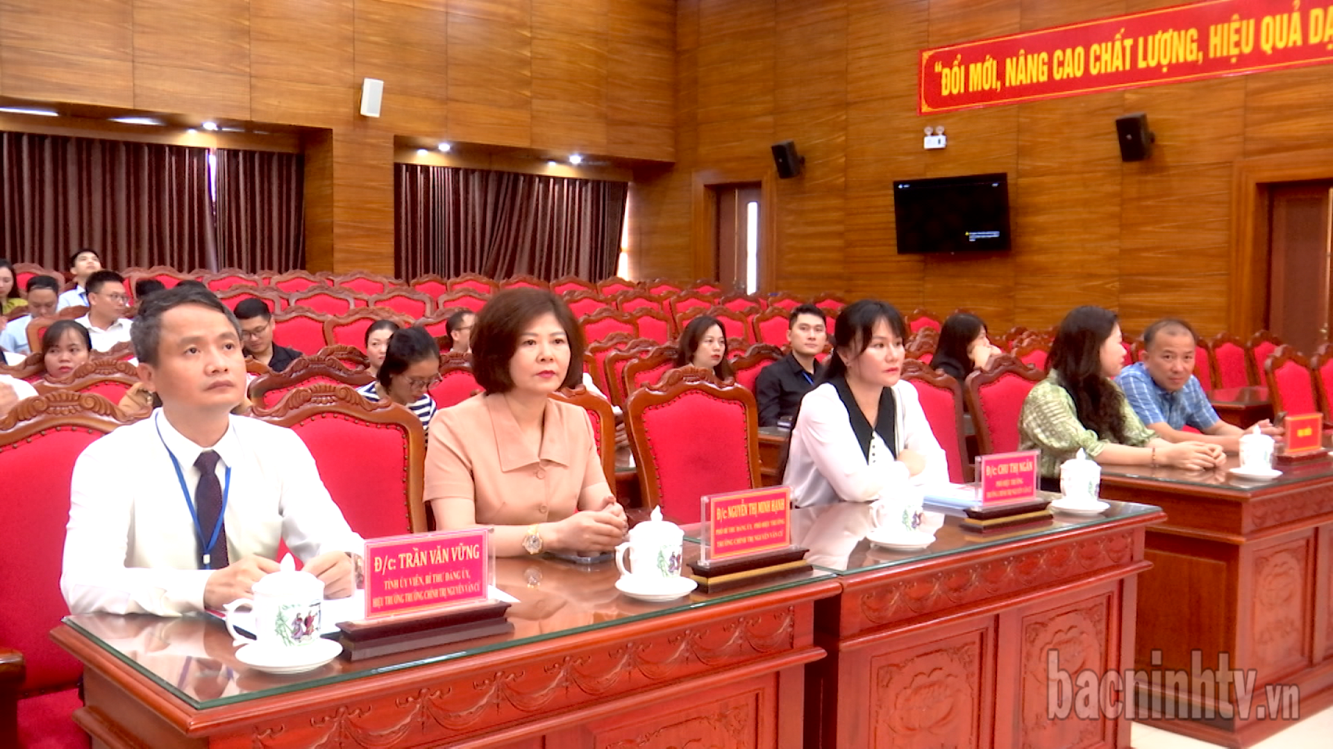 db_va_giang_vien_du_khai_mac