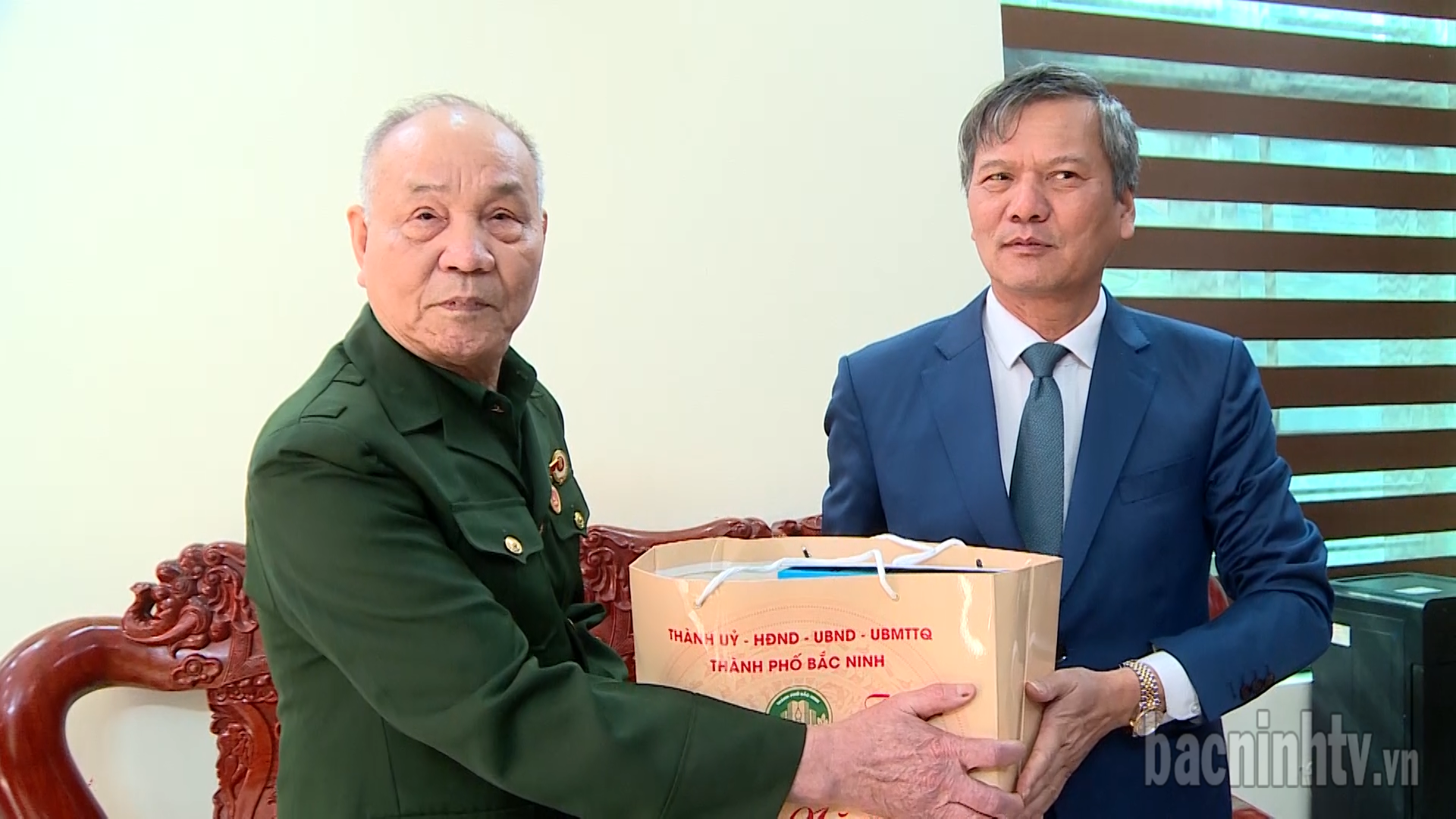 ld_tp_bn_tang_qua