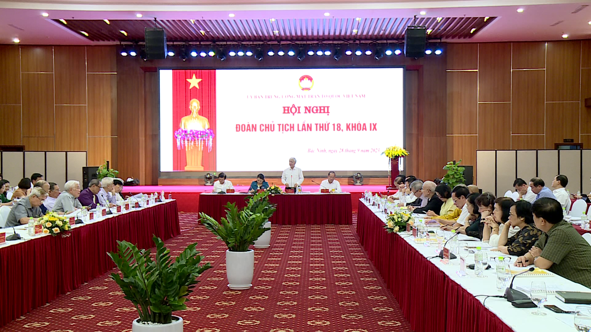 Hoi_nghi_doan_chu_tich_UBTW_MTTQ_VN_lan_thu_18(2)