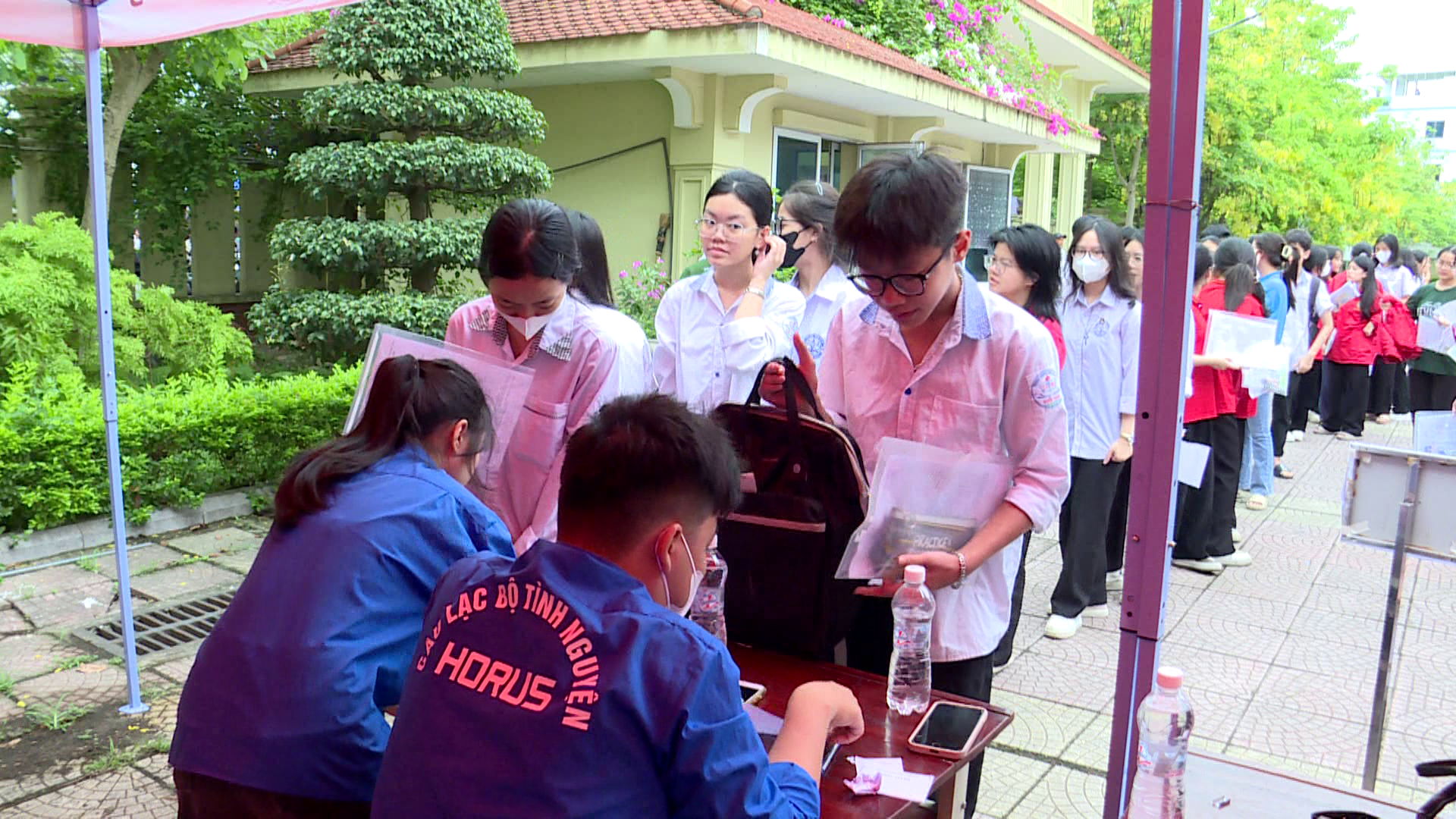 NGAY_DAU_TIEN_THI_VAO_LOP_10_THPT(2)