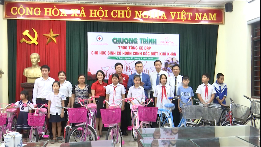 Hoi_chu_thap_do_giup_hoc_sinh_ngheo(2).png